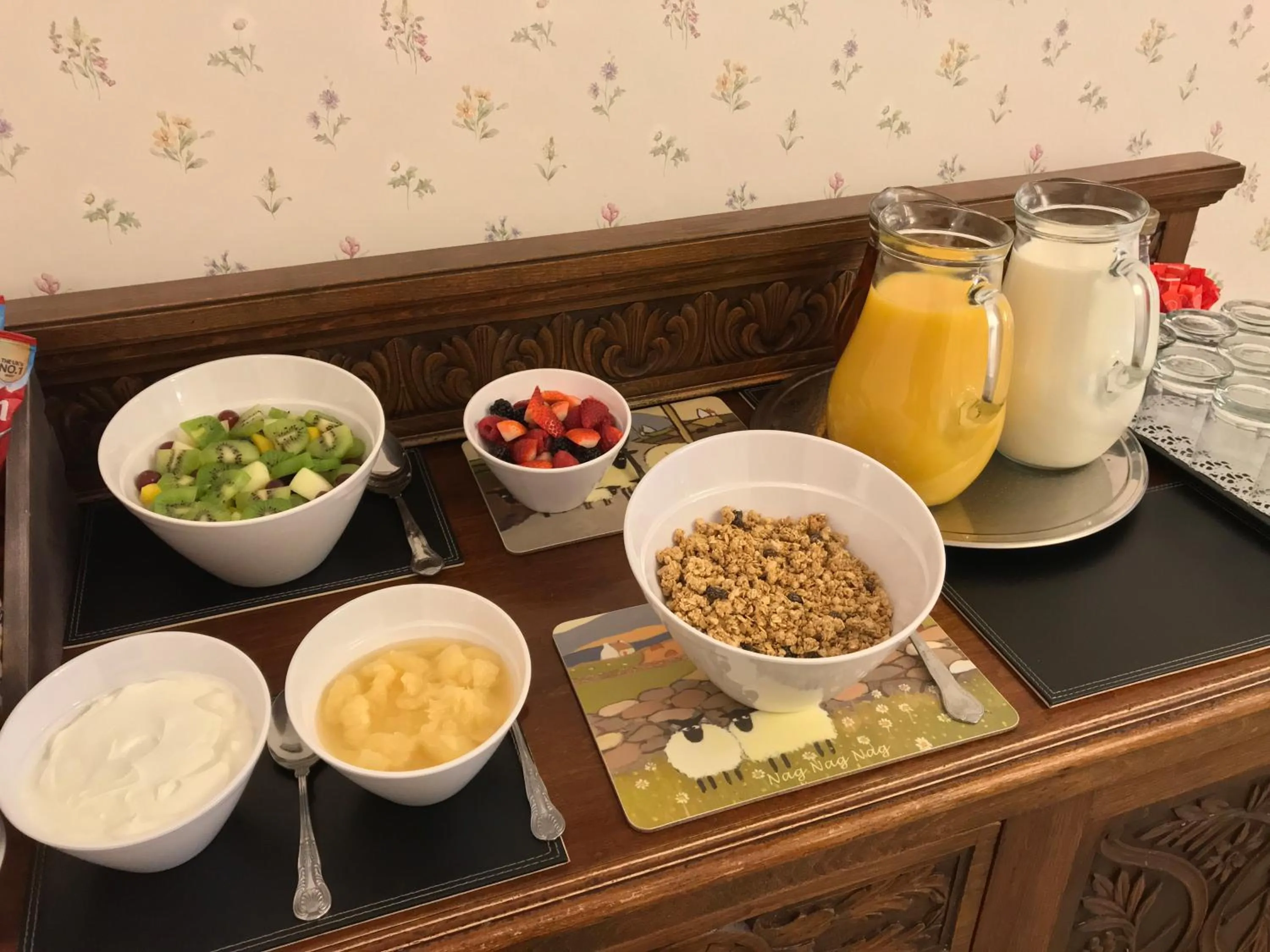 Breakfast in Crow How Country Guest House