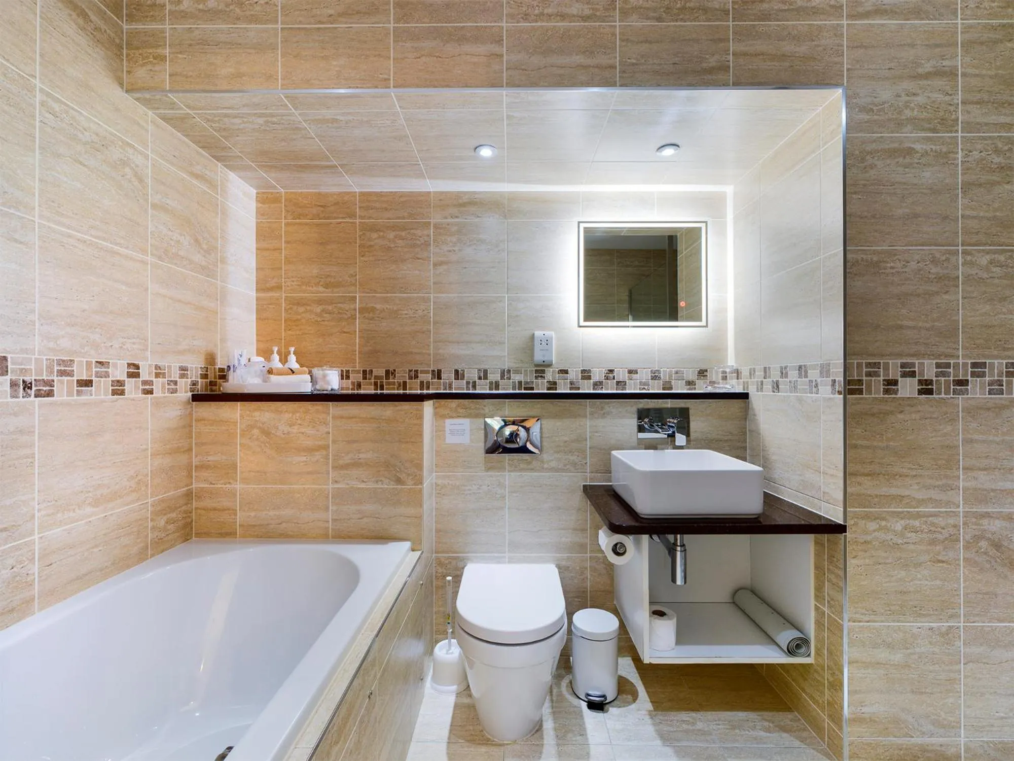 Bathroom in Crow How Country Guest House