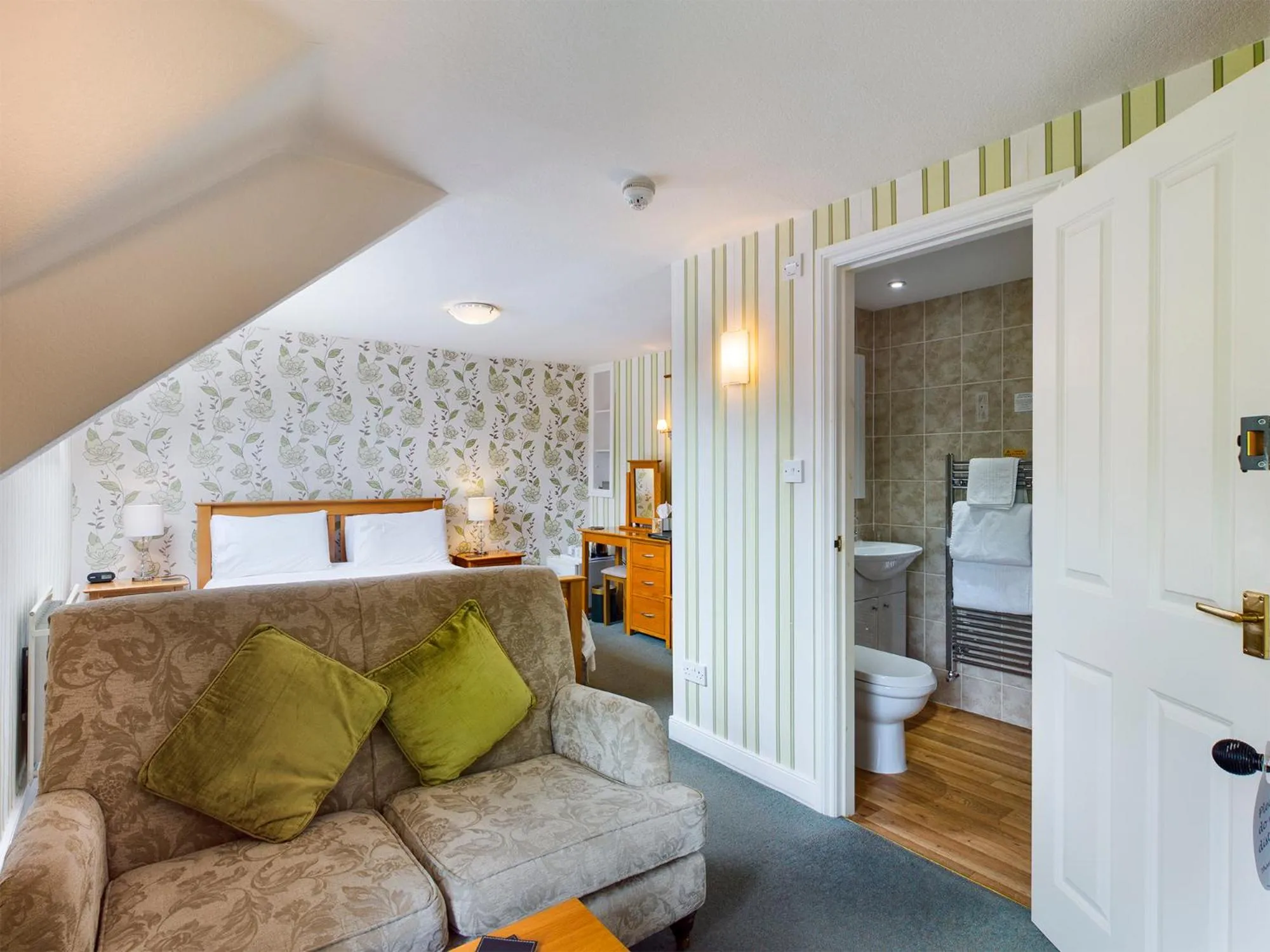 Seating area, Bed in Crow How Country Guest House