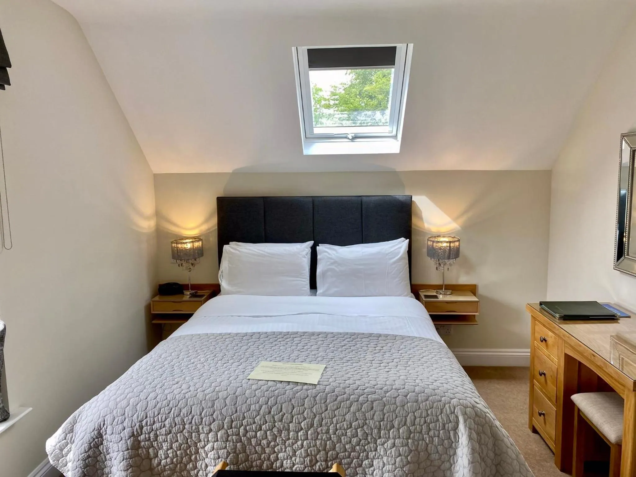 Bedroom, Bed in Crow How Country Guest House