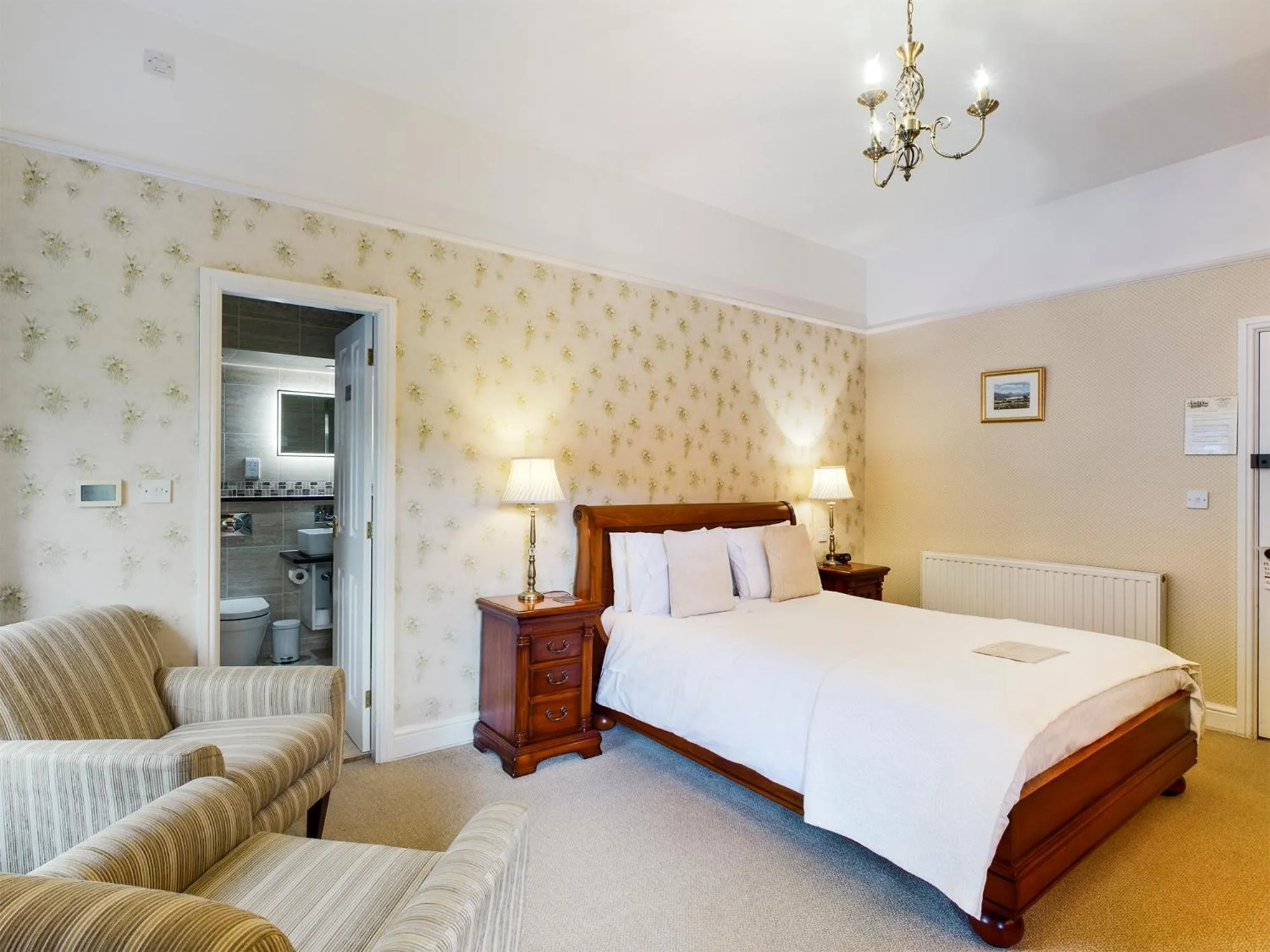 Bedroom, Bed in Crow How Country Guest House