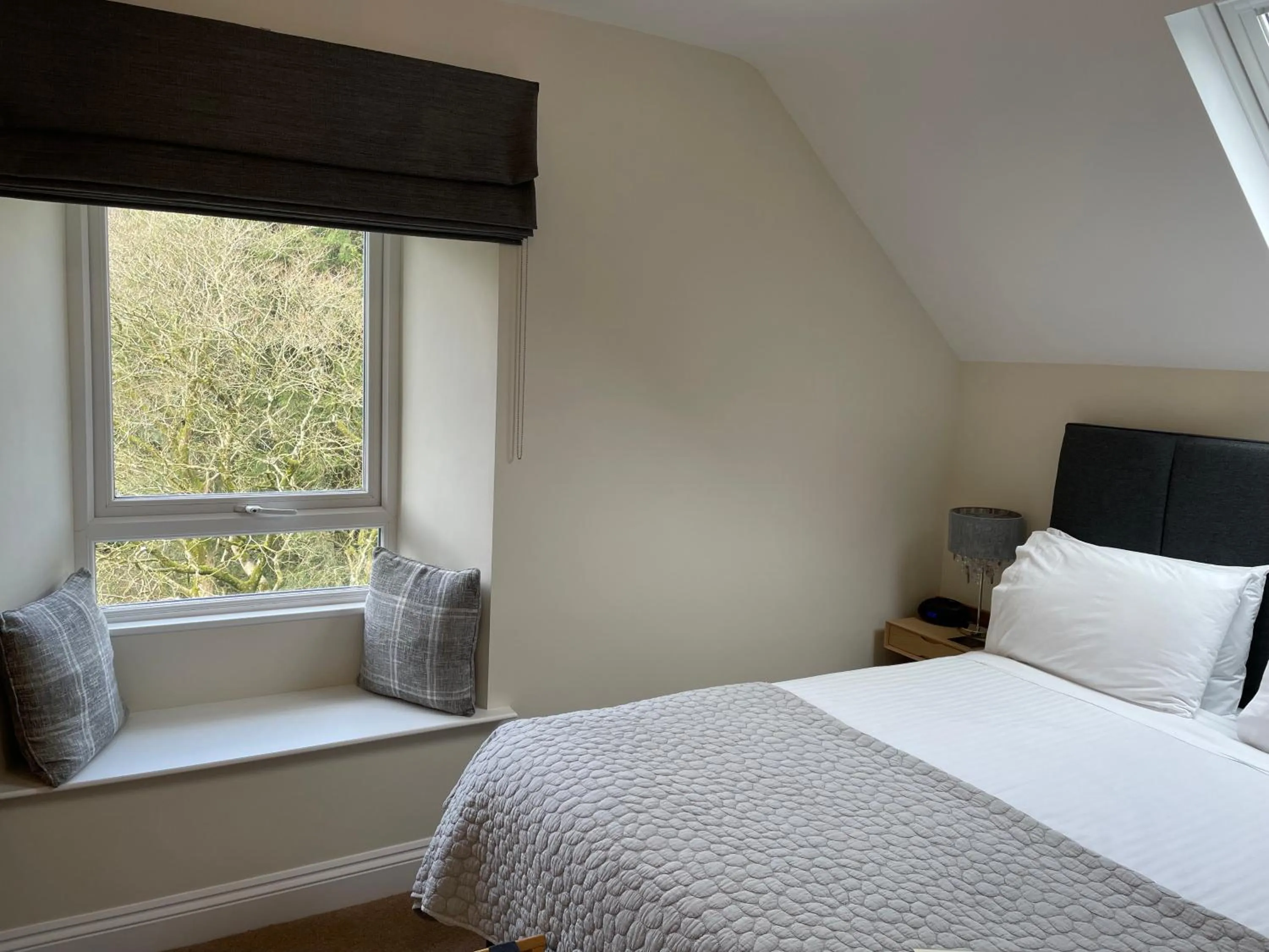 Bedroom, Bed in Crow How Country Guest House