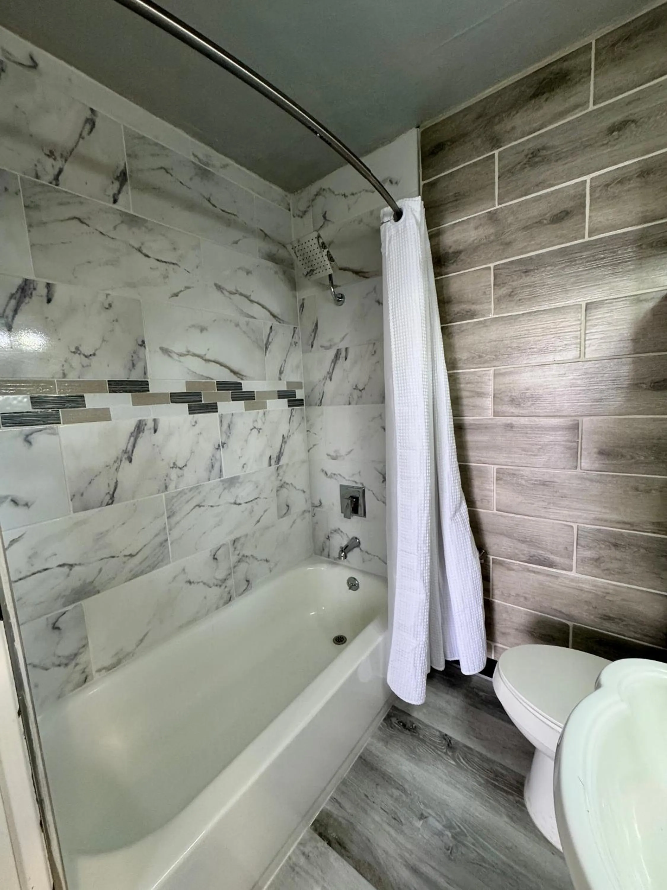 Bathroom in Nampa Downtown Inn