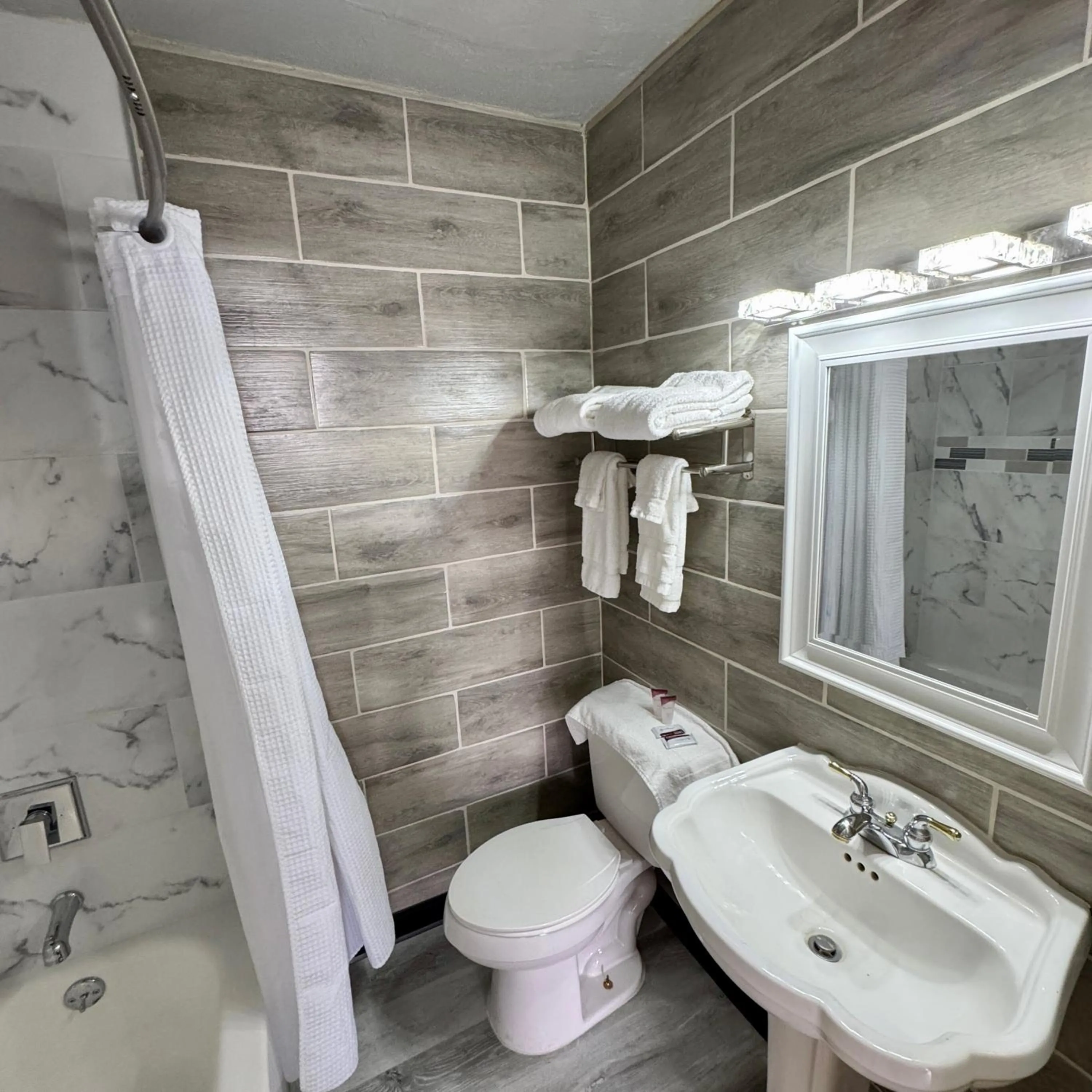 Bathroom in Nampa Downtown Inn