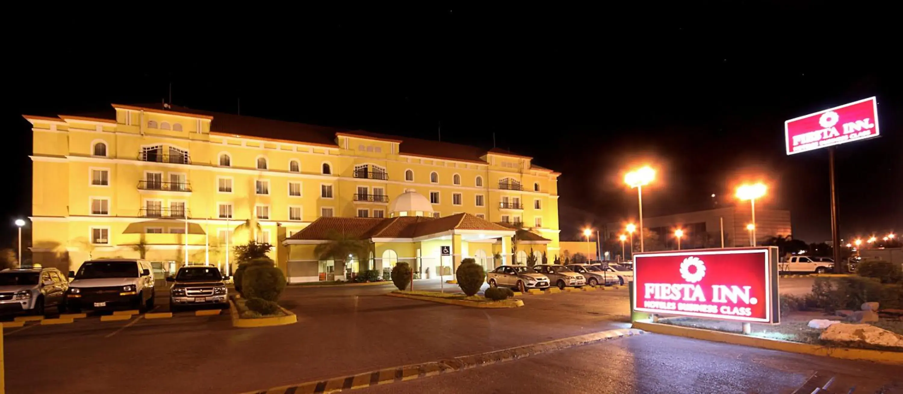 Property building in Fiesta Inn Express Nuevo Laredo Property building in Fiesta Inn Express Nuevo Laredo