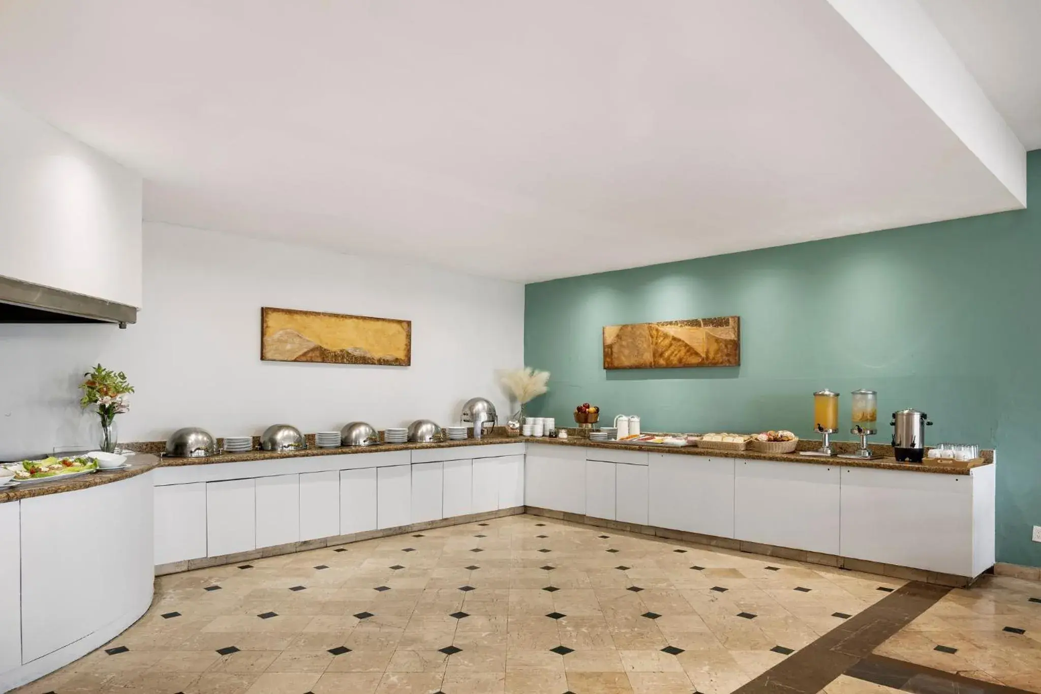 Buffet breakfast in Fiesta Inn Express Nuevo Laredo Buffet breakfast in Fiesta Inn Express Nuevo Laredo