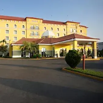 Property building in Fiesta Inn Express Nuevo Laredo Property building in Fiesta Inn Express Nuevo Laredo
