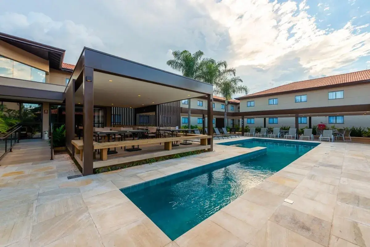 Swimming pool in Fildi Hotel Swimming pool in Fildi Hotel