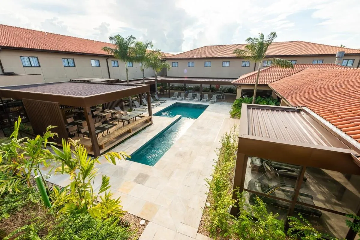 Swimming pool in Fildi Hotel