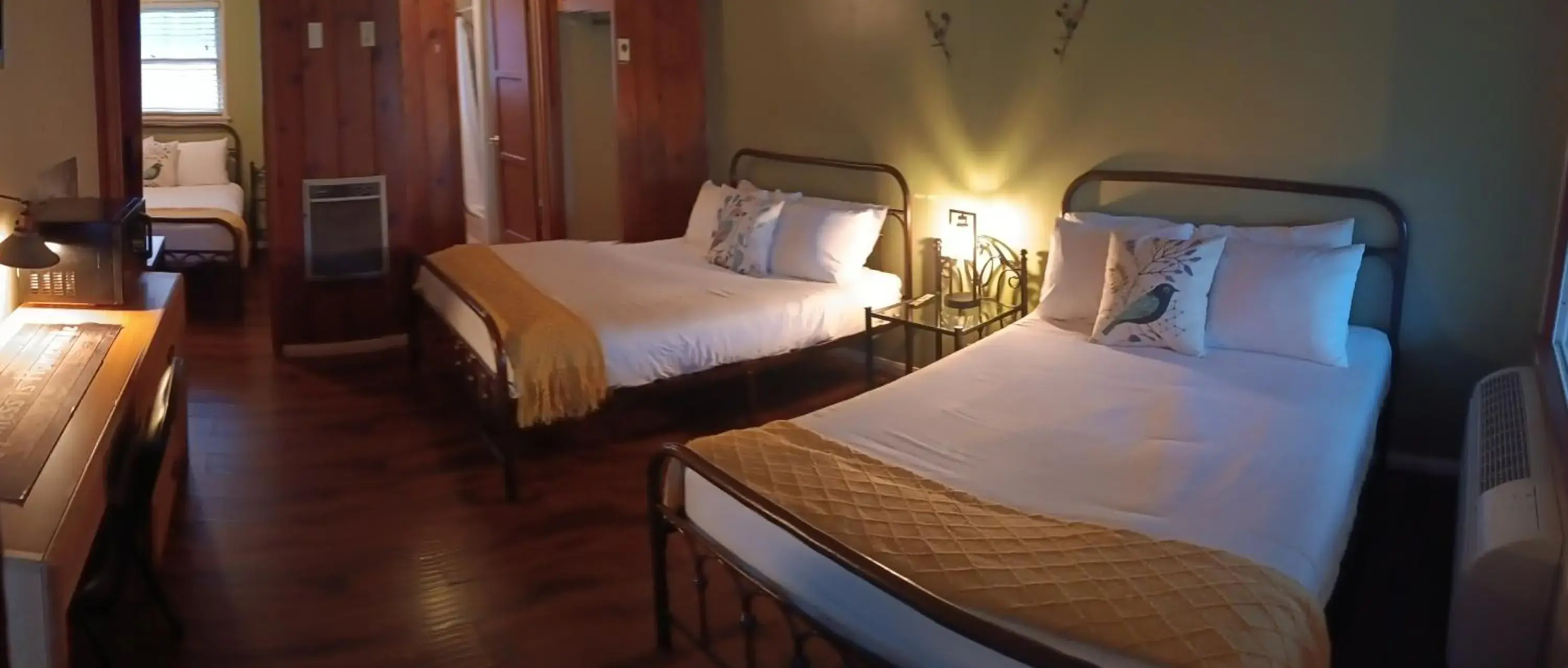 Family Room in Trees Motel Family Room in Trees Motel