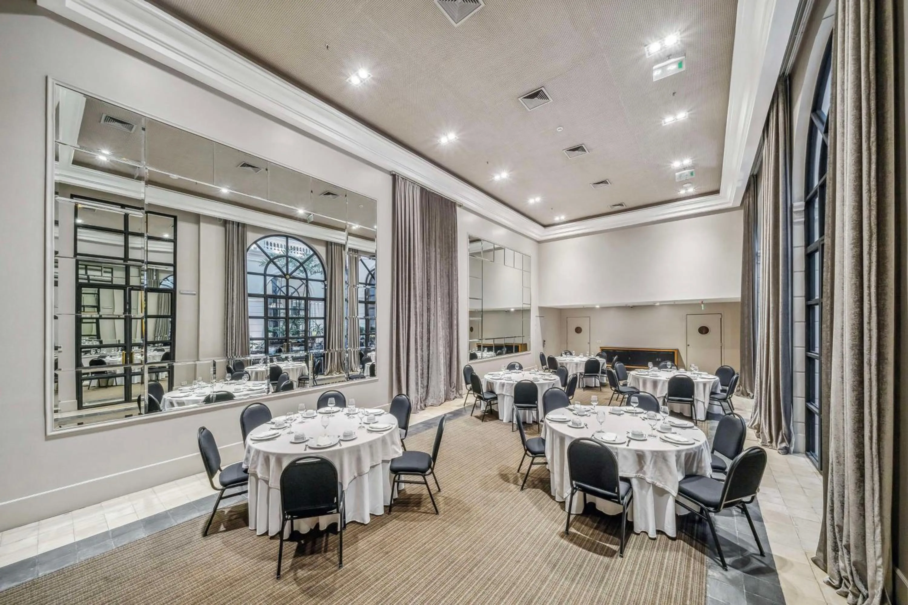 Meeting/conference room in Palmaroga Hotel Asuncion, Tapestry Collection by Hilton