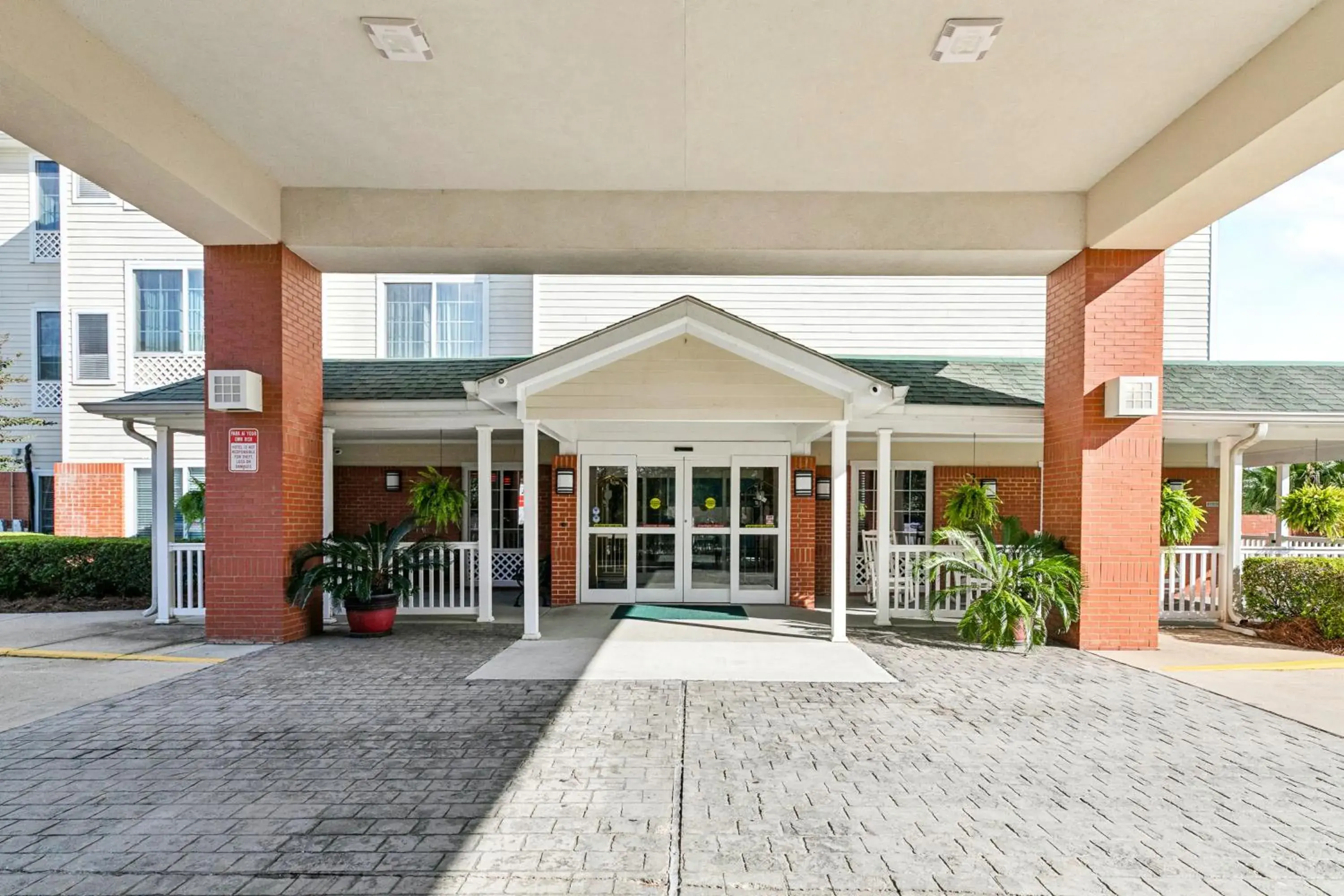Facade/entrance in Country Inn & Suites by Radisson, Covington, LA Facade/entrance in Country Inn & Suites by Radisson, Covington, LA