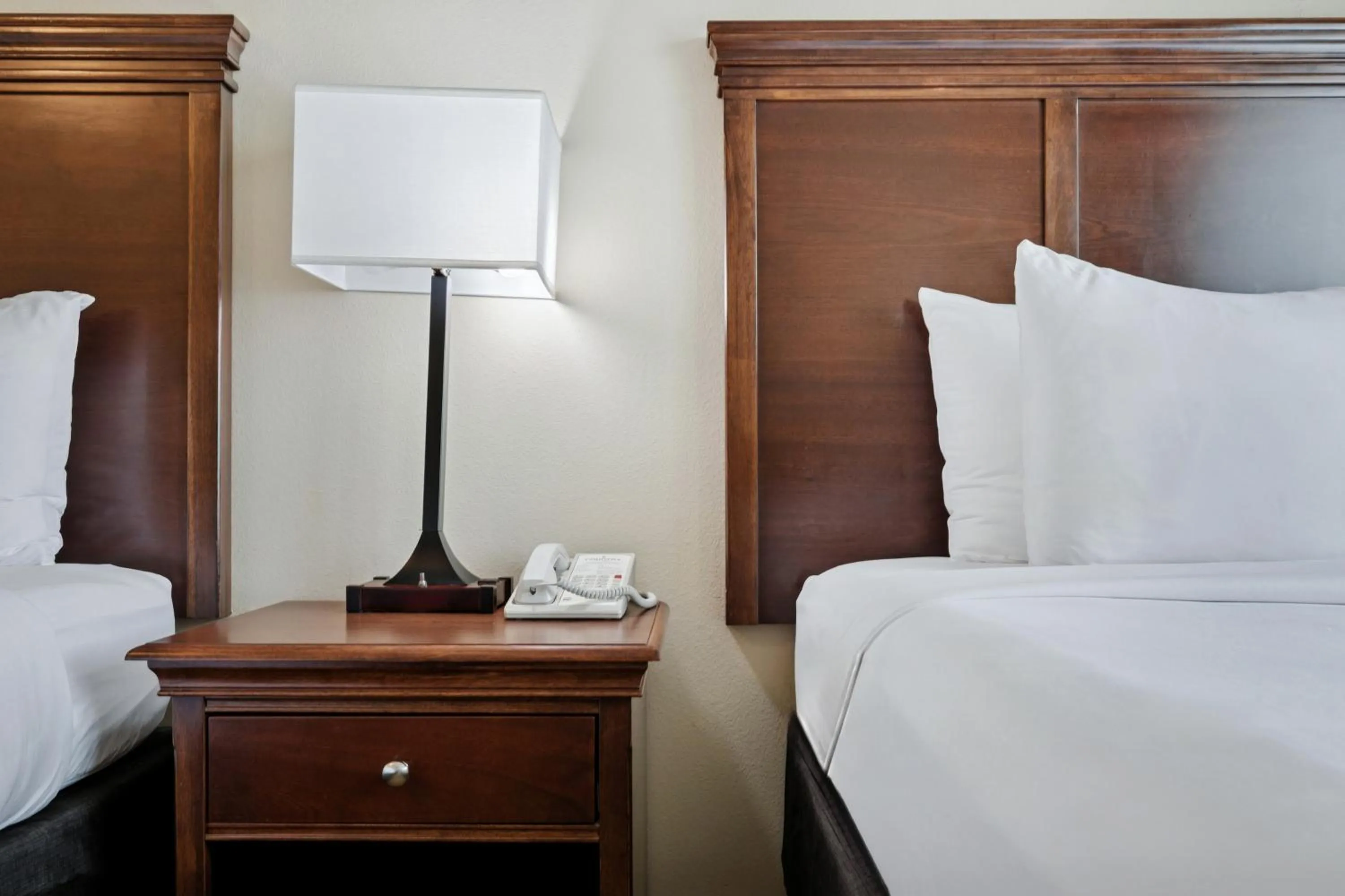 Bed in Country Inn & Suites by Radisson, Covington, LA