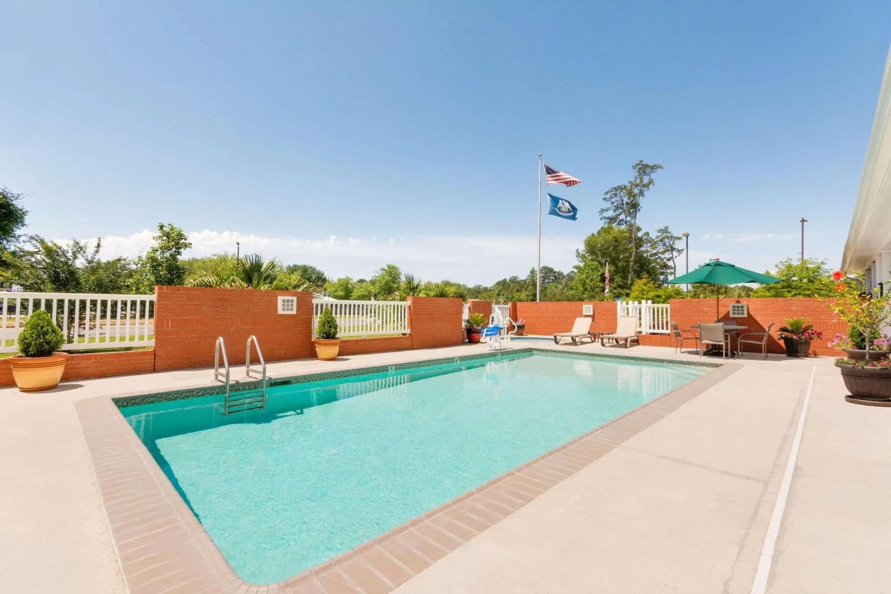 Swimming pool in Country Inn & Suites by Radisson, Covington, LA Swimming pool in Country Inn & Suites by Radisson, Covington, LA