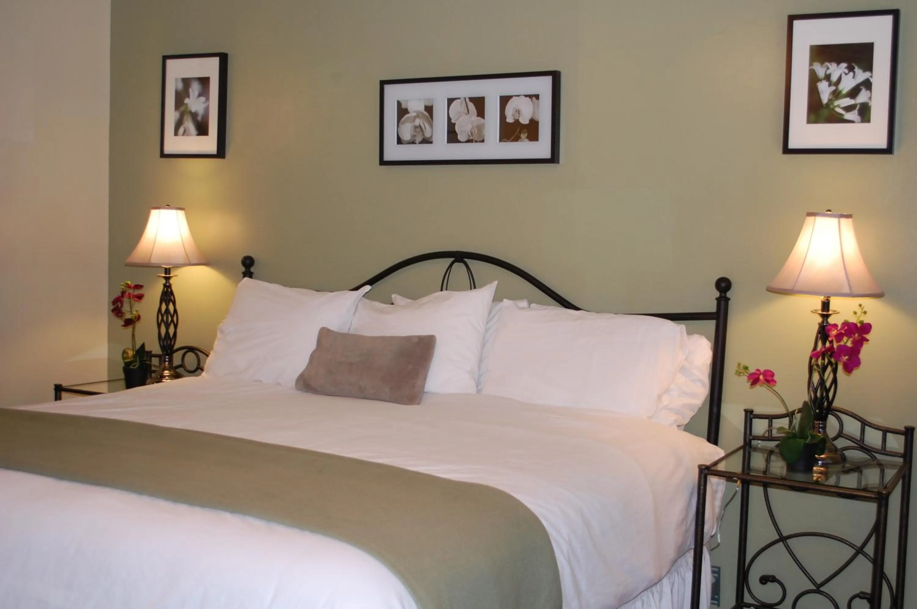 Bed in El Rancho Motel