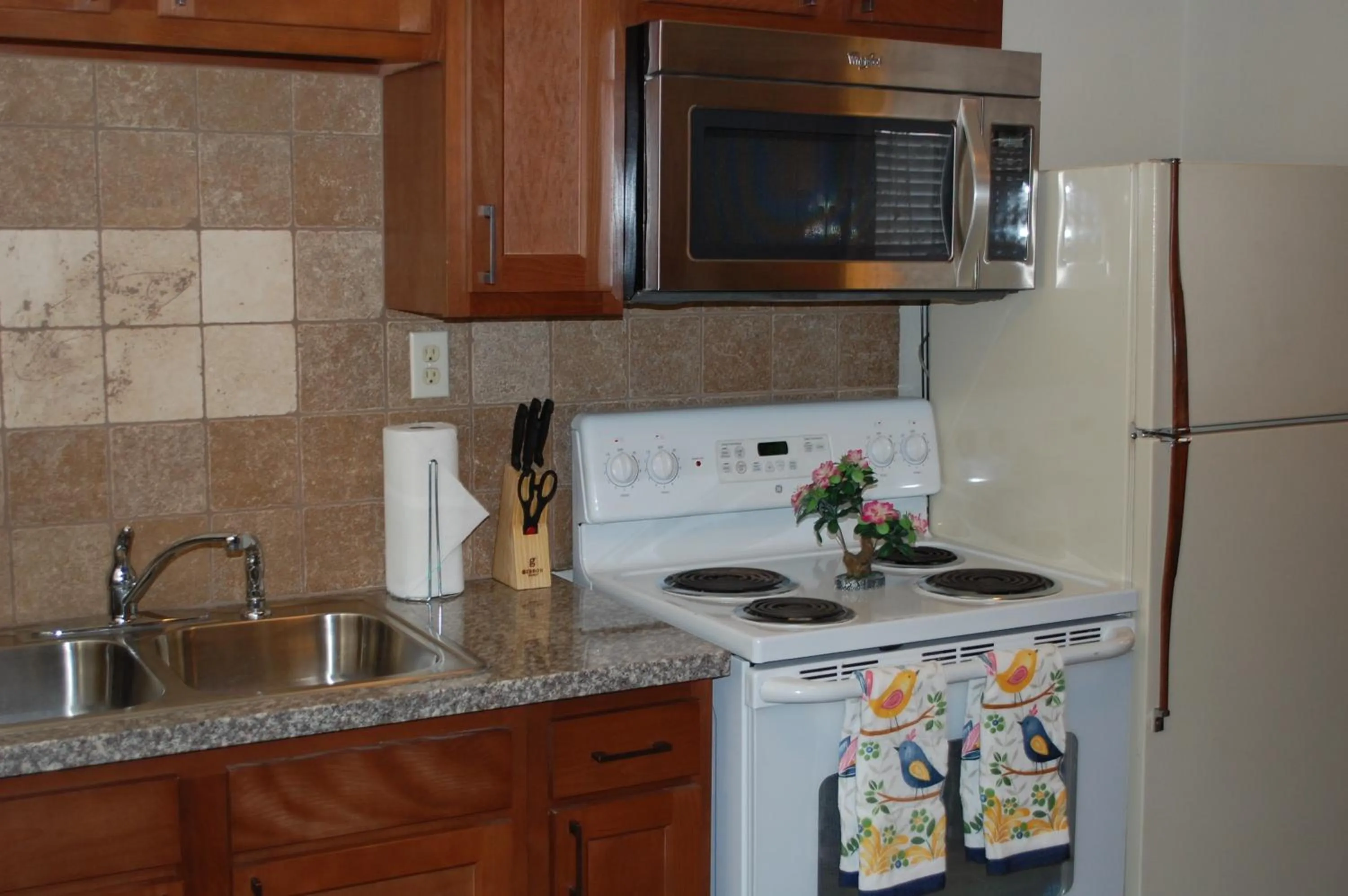 Kitchen or kitchenette in El Rancho Motel