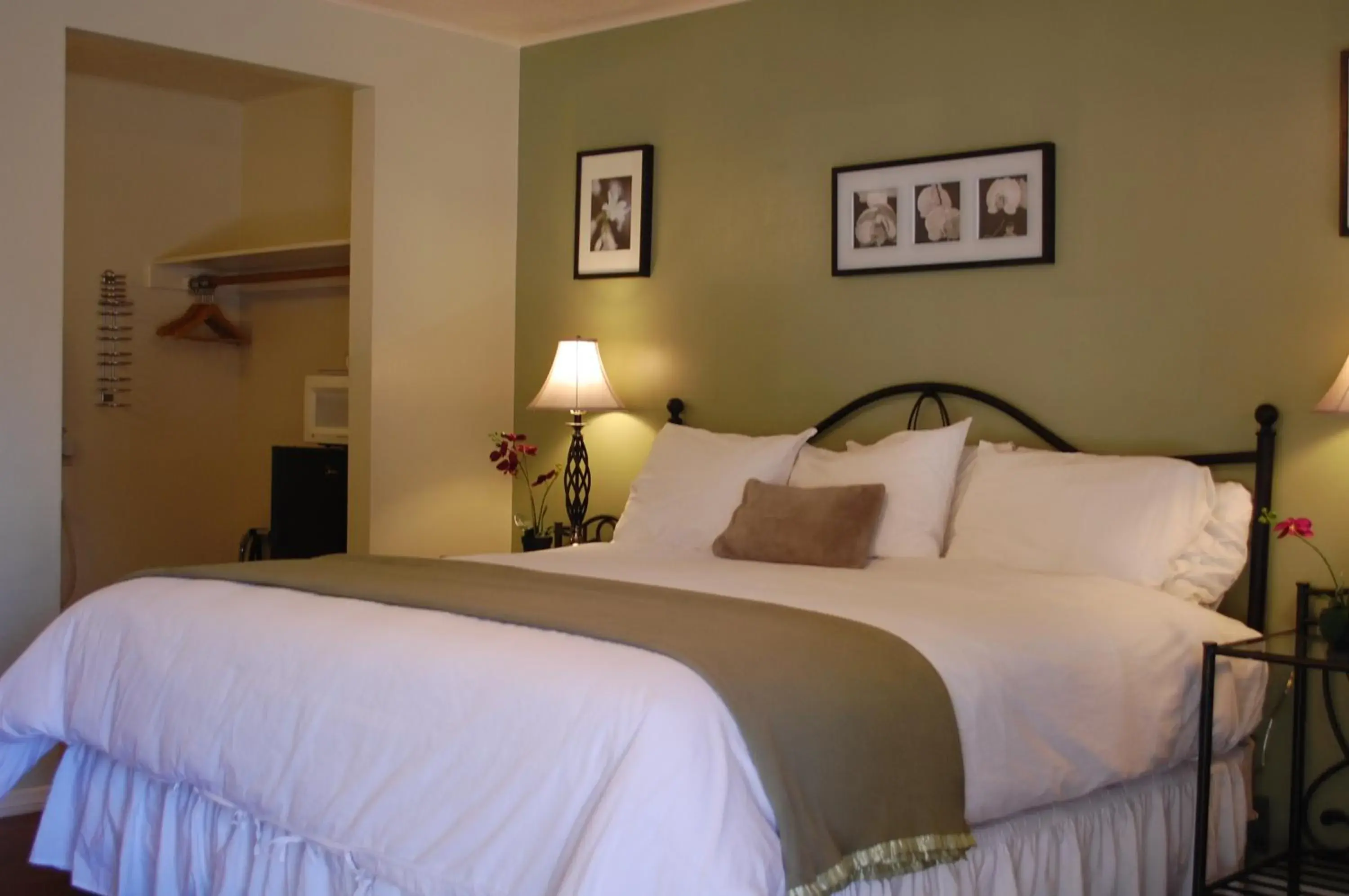 Bed in El Rancho Motel Bed in El Rancho Motel