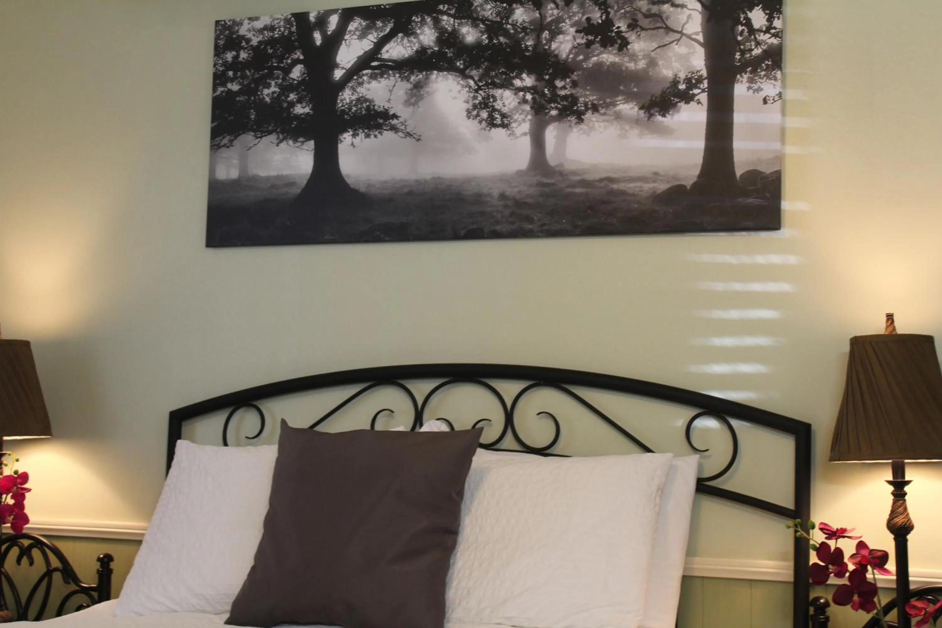 Decorative detail, Bed in El Rancho Motel