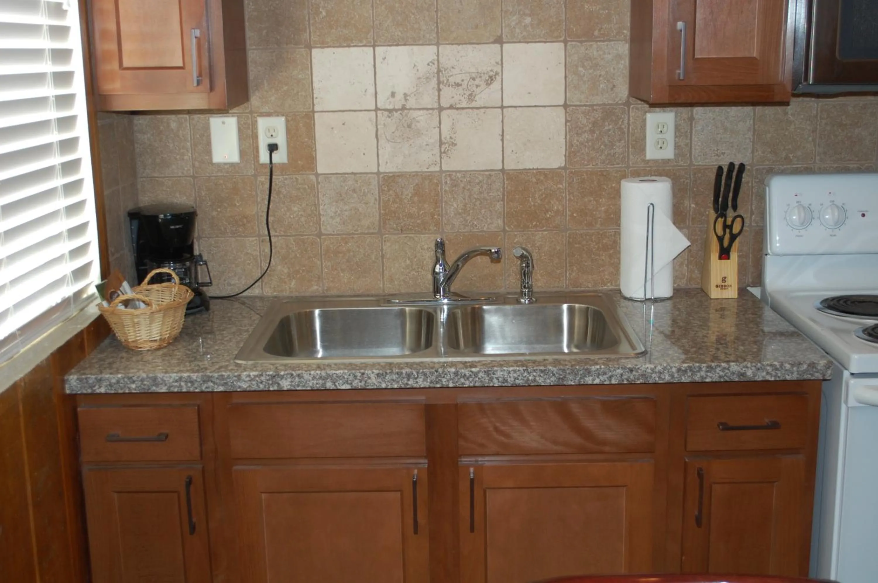 Kitchen or kitchenette in El Rancho Motel