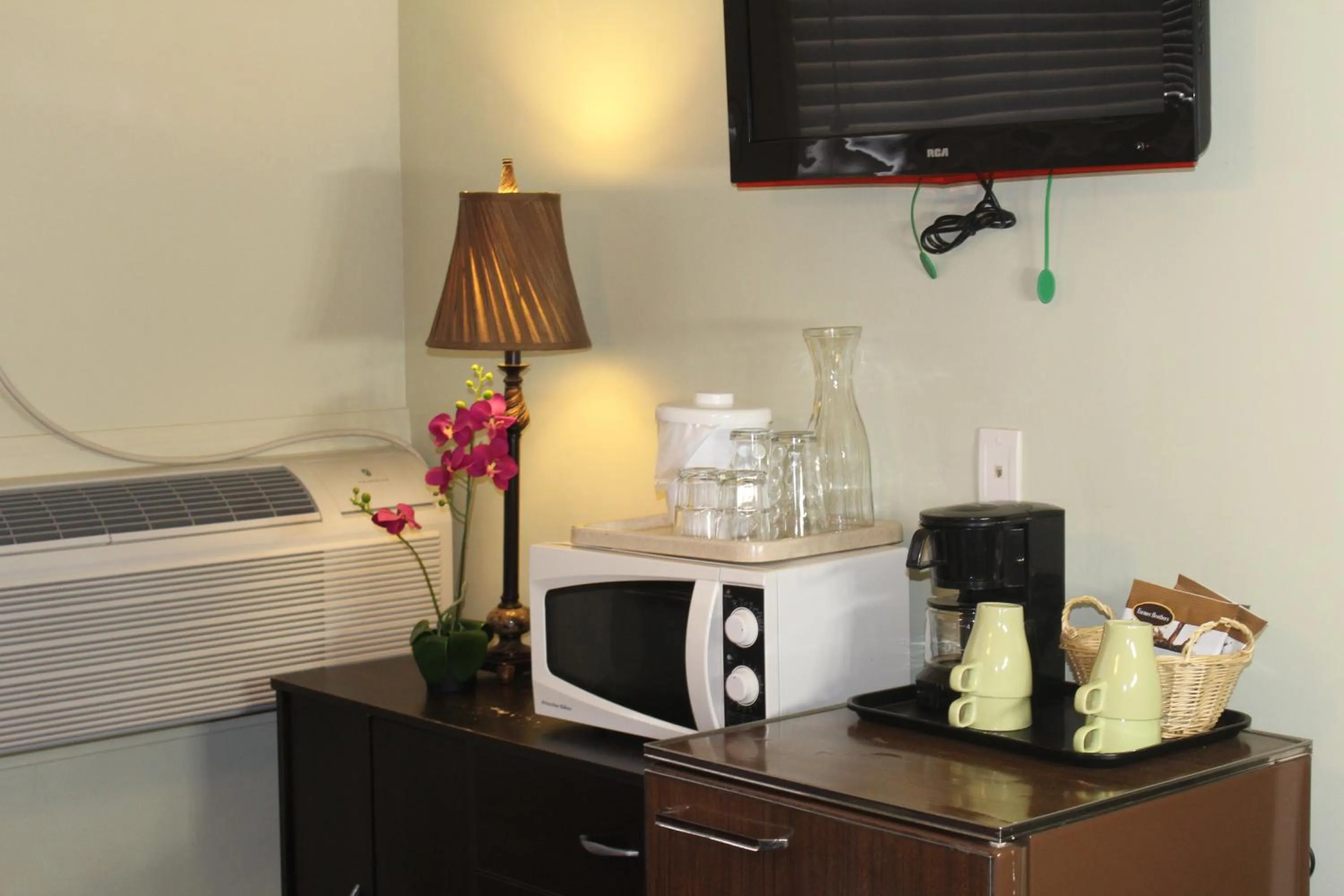 Coffee/tea facilities in El Rancho Motel