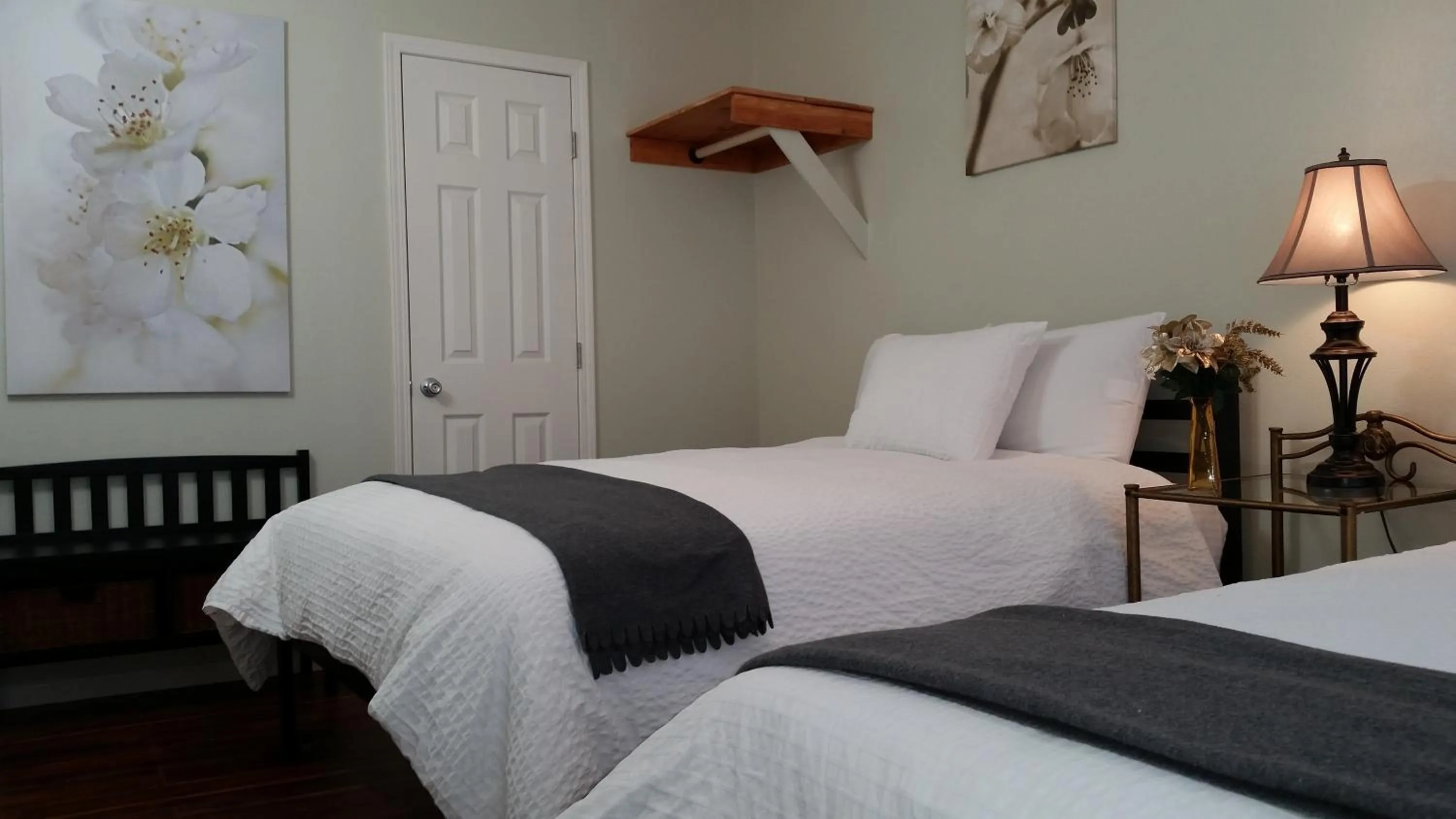 Bed in El Rancho Motel