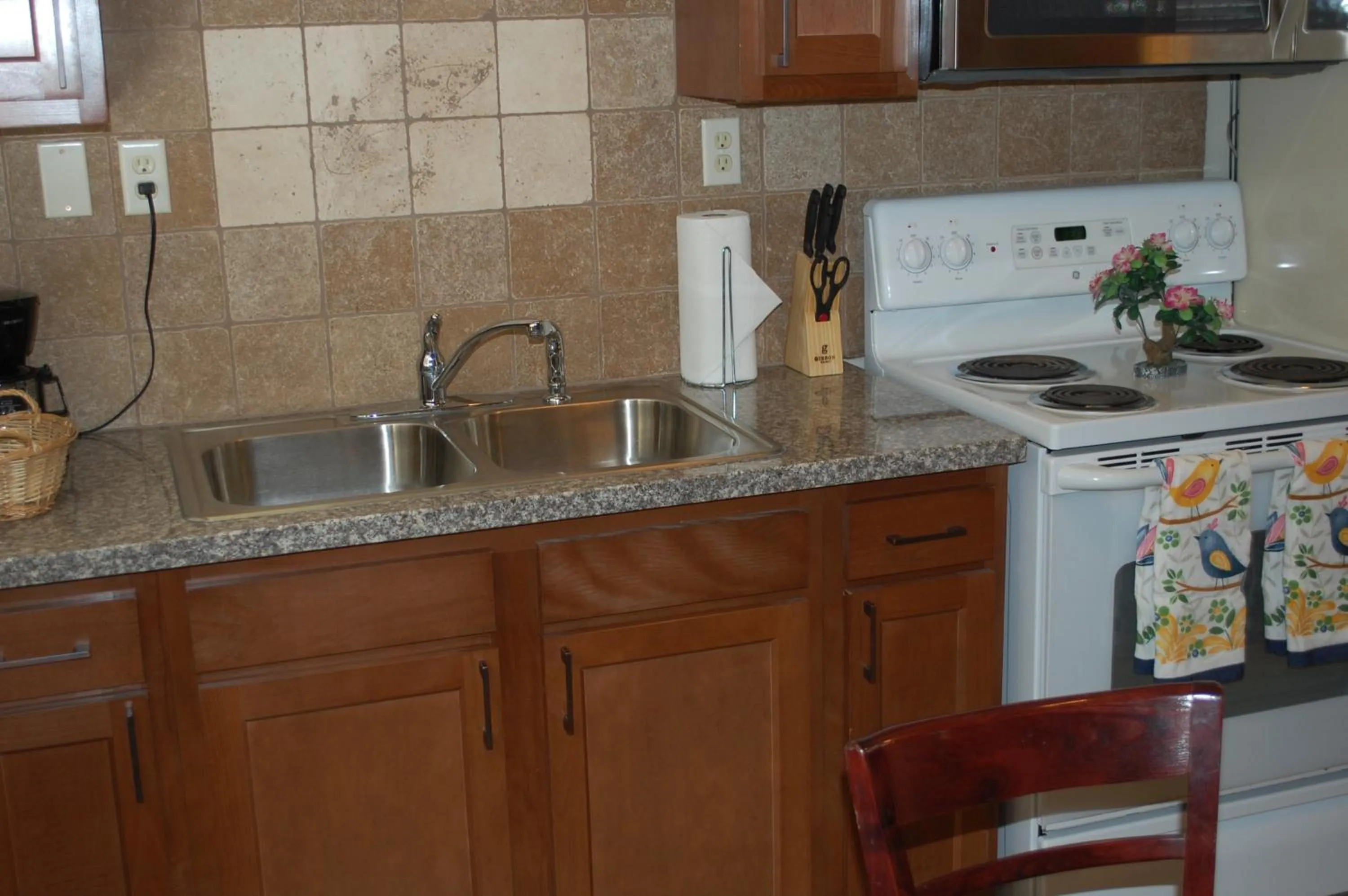 Kitchen or kitchenette in El Rancho Motel