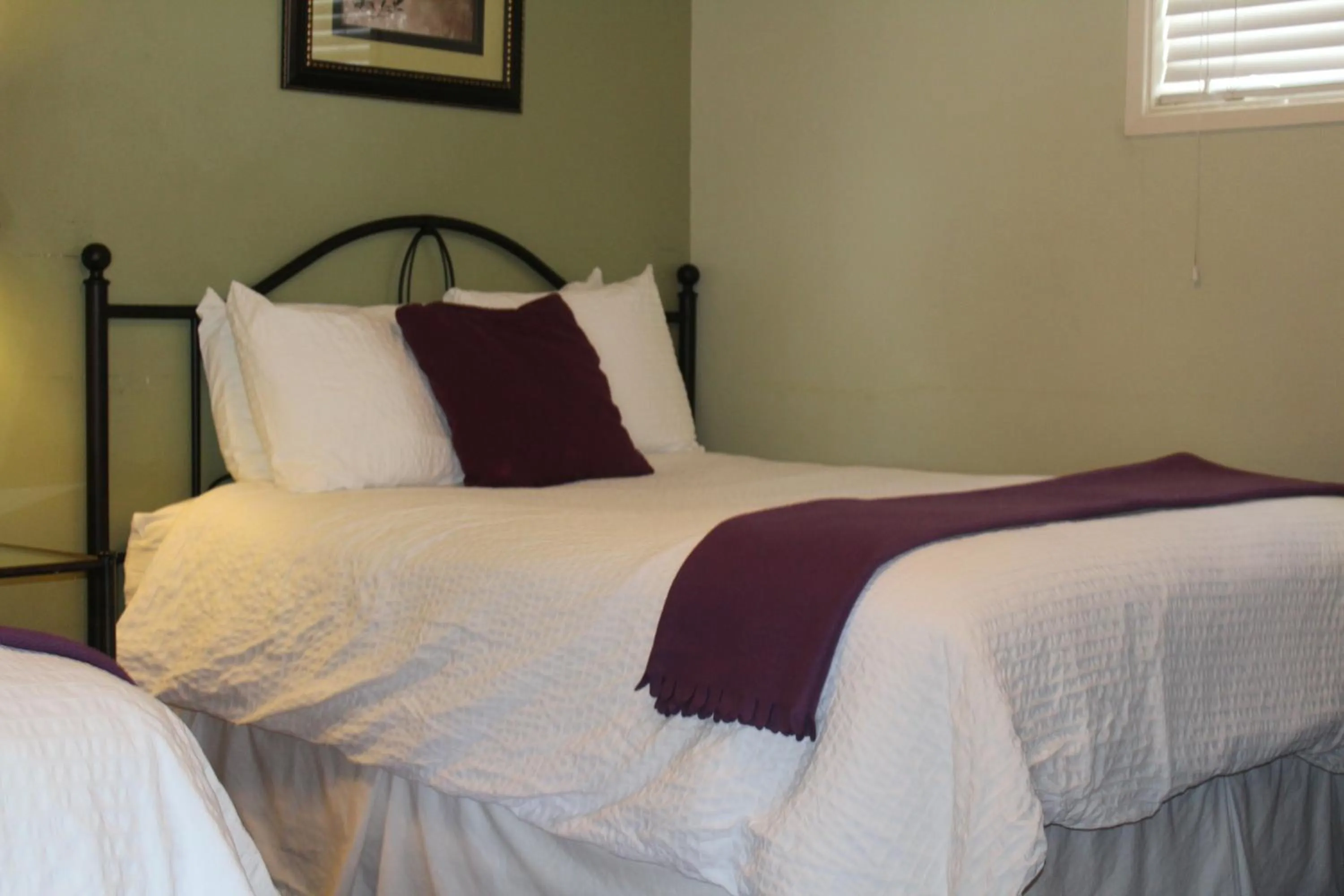 Bed in El Rancho Motel