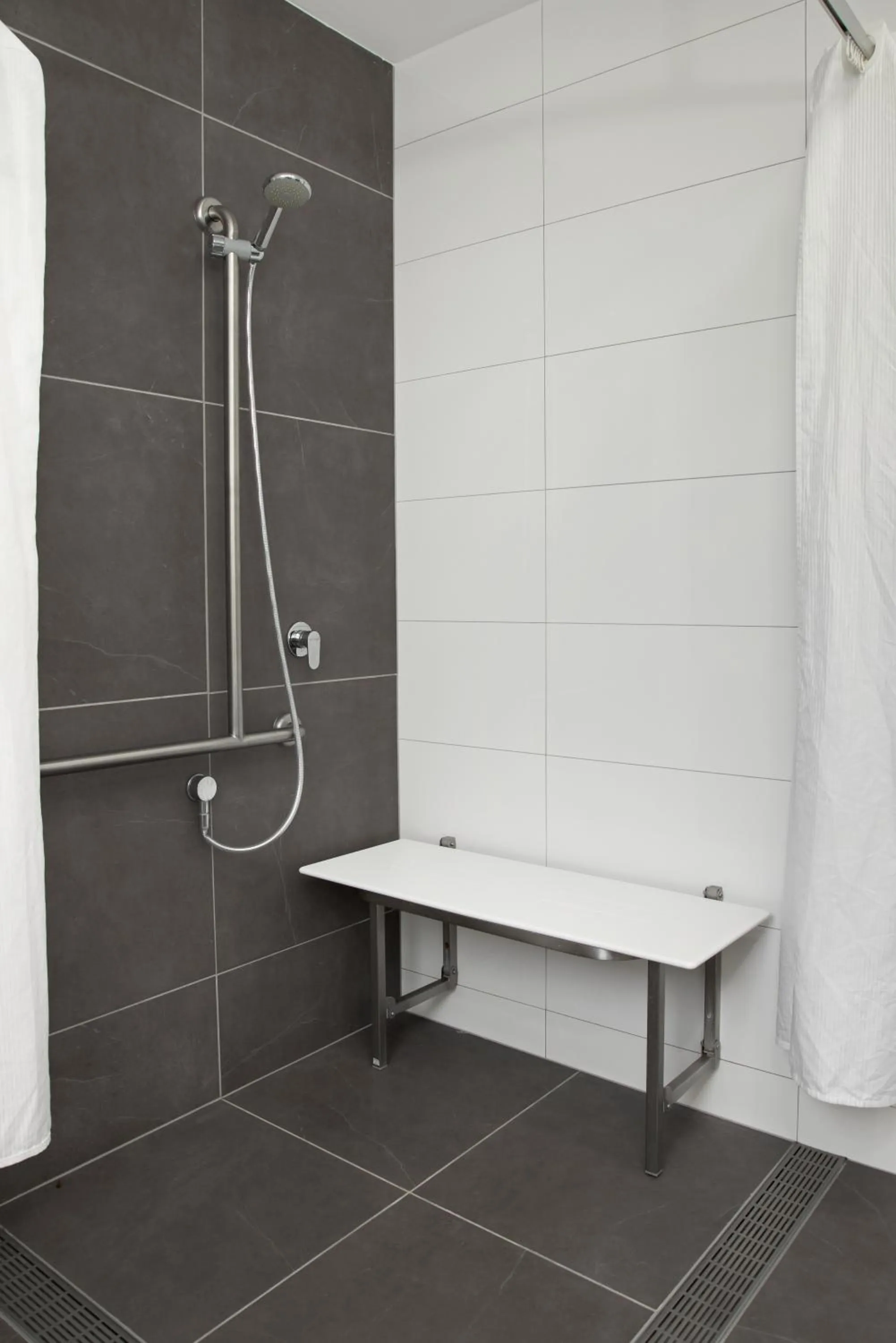 Shower in Hive Hotel, Moruya