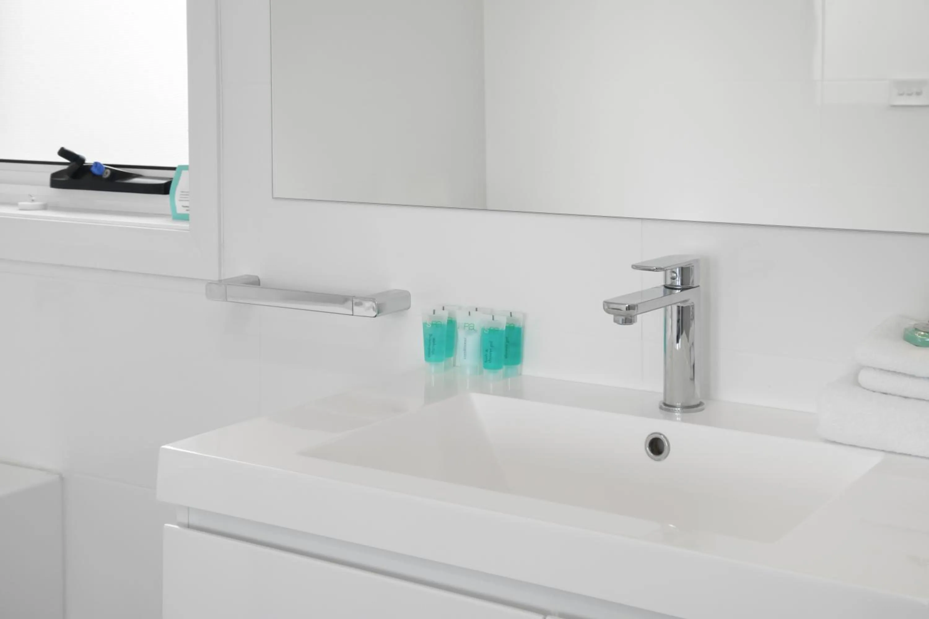 Bathroom in Hive Hotel, Moruya