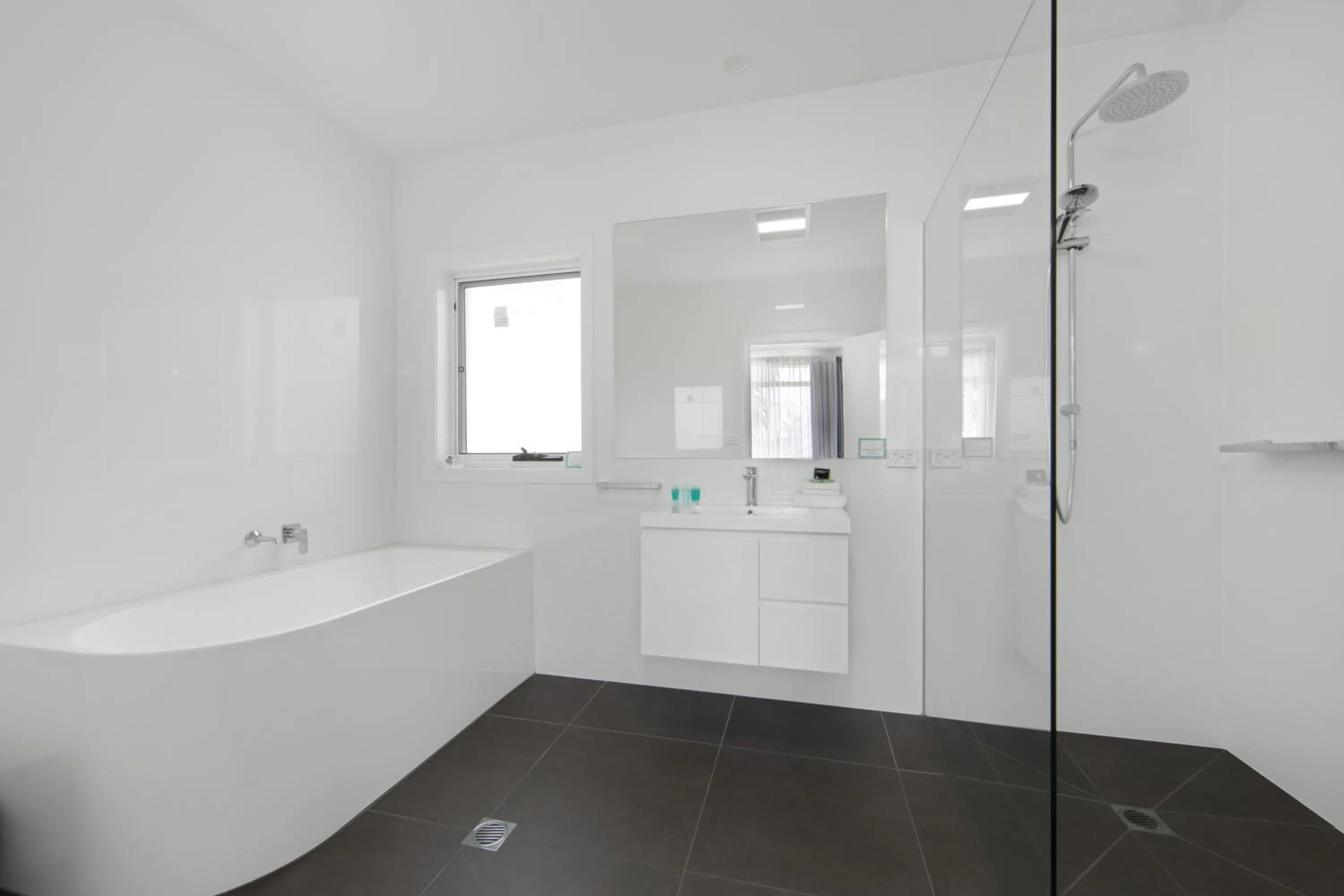 Bathroom in Hive Hotel, Moruya