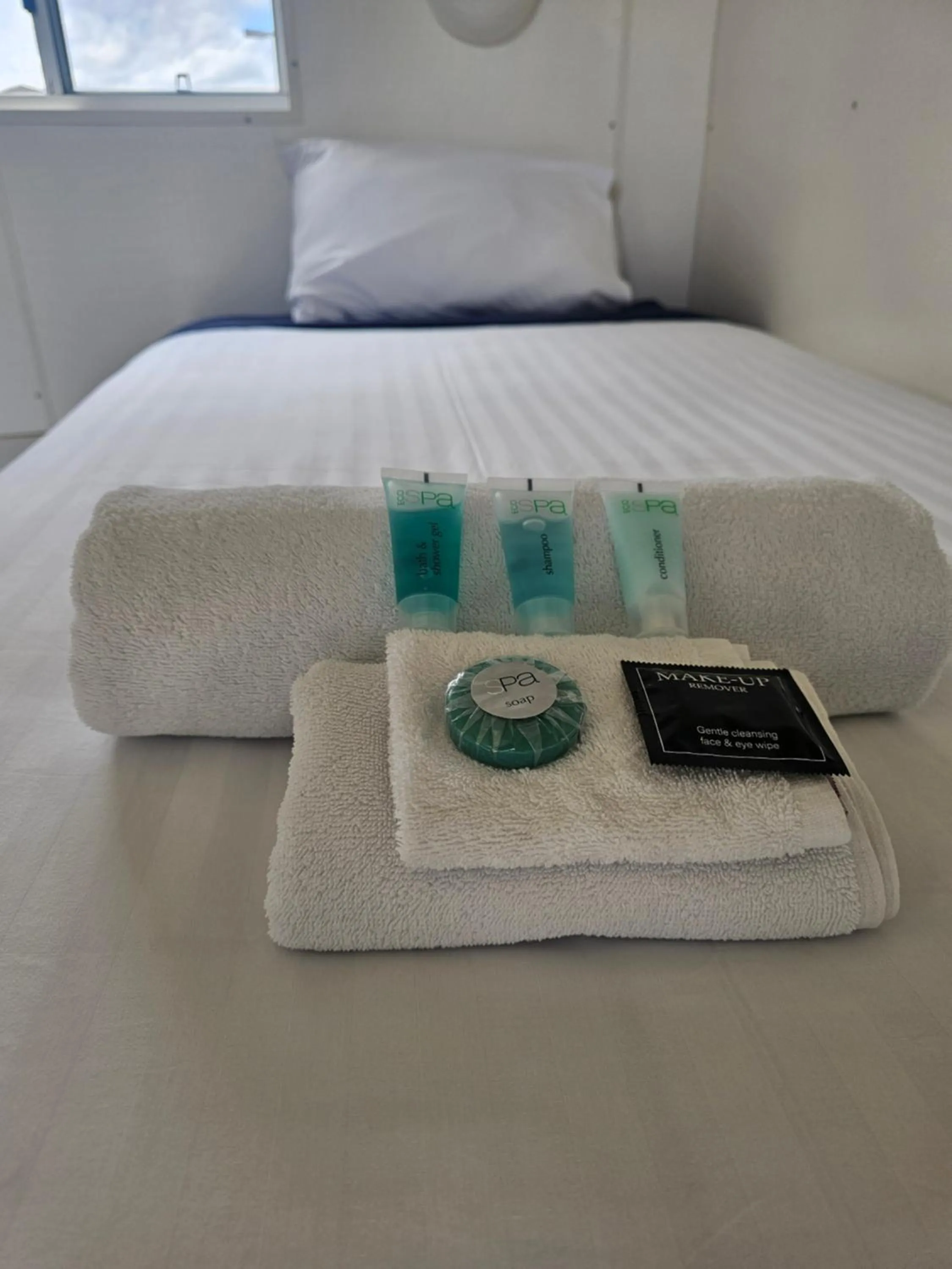 Bed in Hive Hotel, Moruya