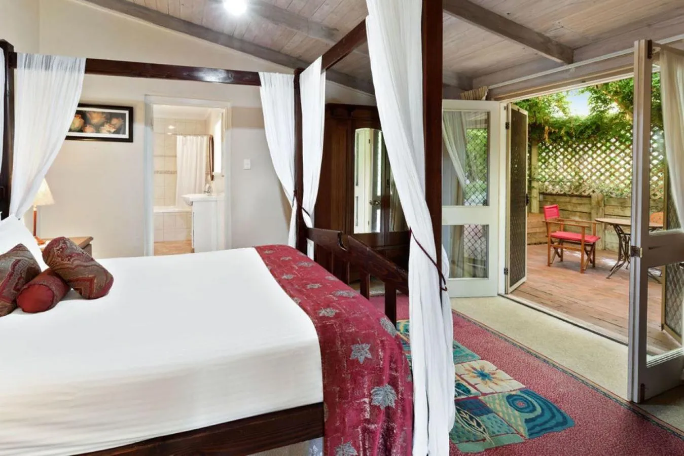 Bedroom, Bed in Clarendon Chalets