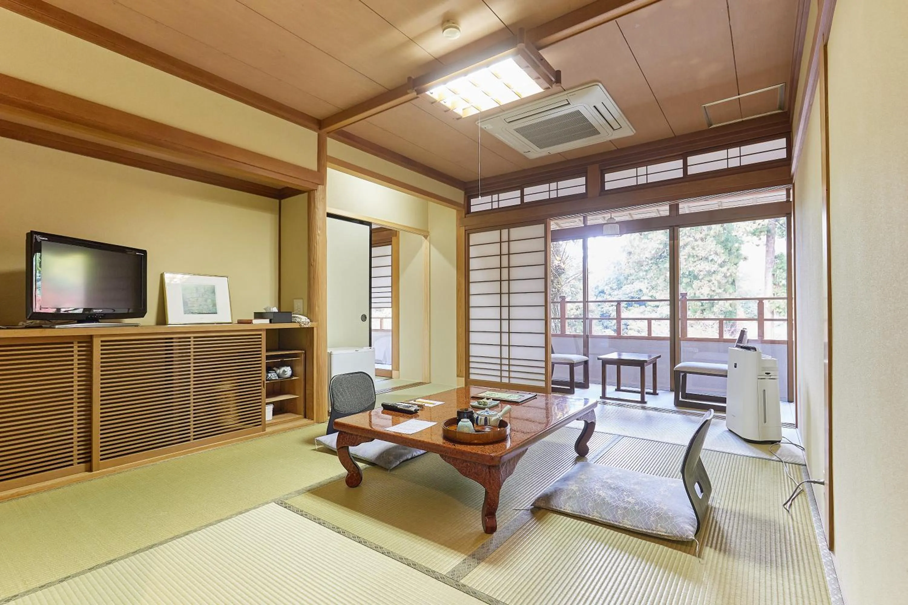 Photo of the whole room in Ryokan Koyokan