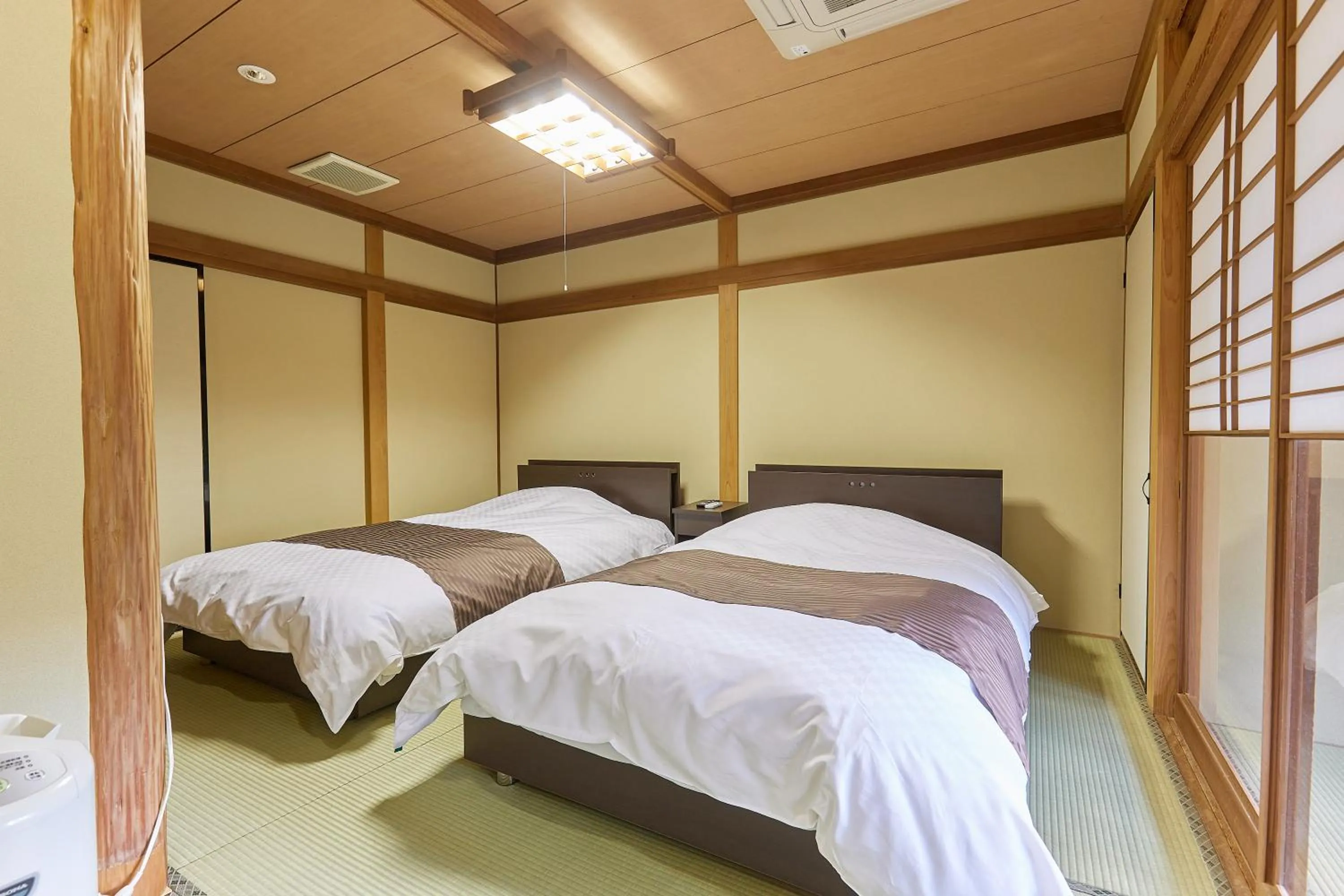 Photo of the whole room, Bed in Ryokan Koyokan