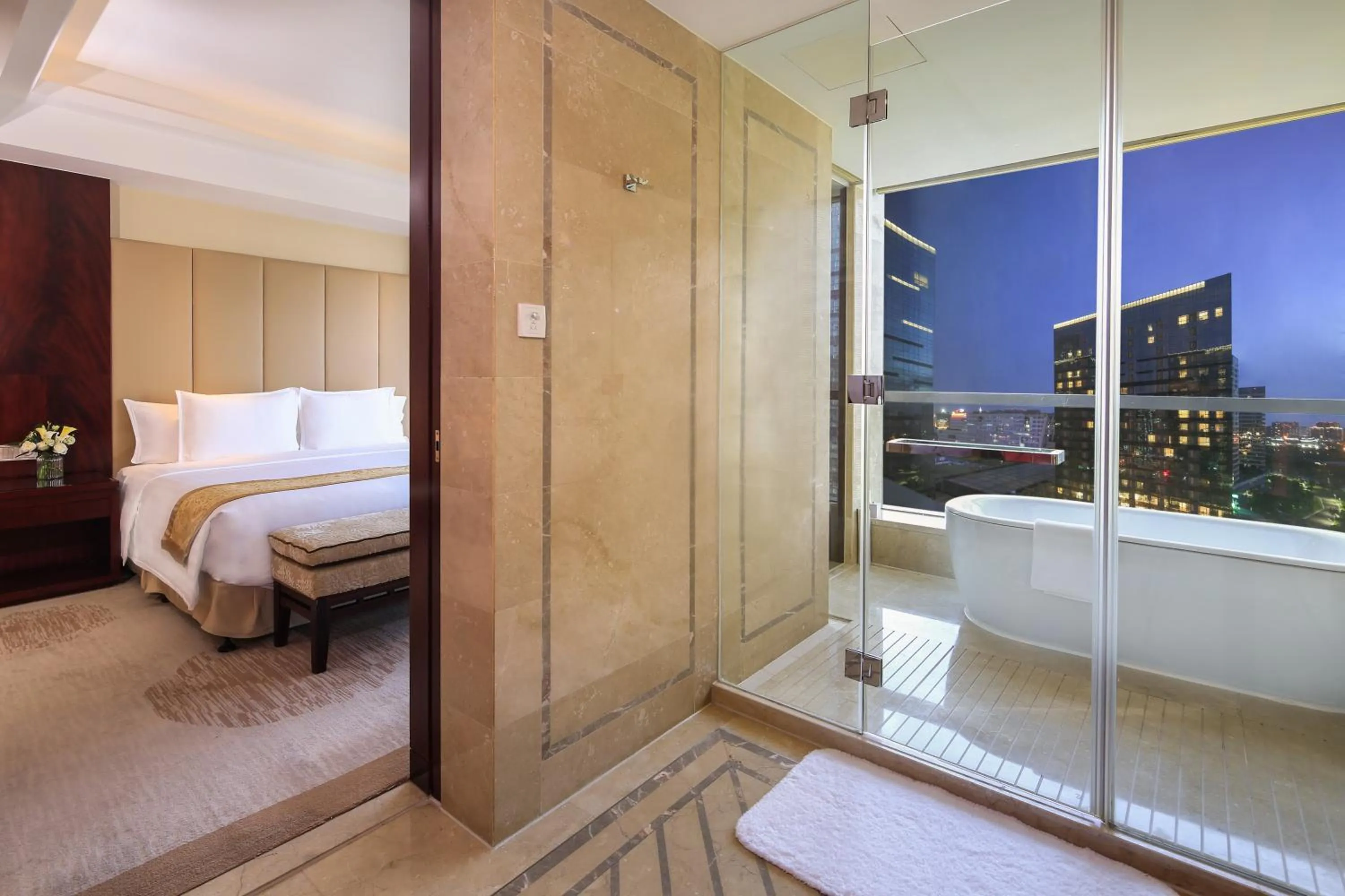 Photo of the whole room, Bed in Pan Pacific Ningbo