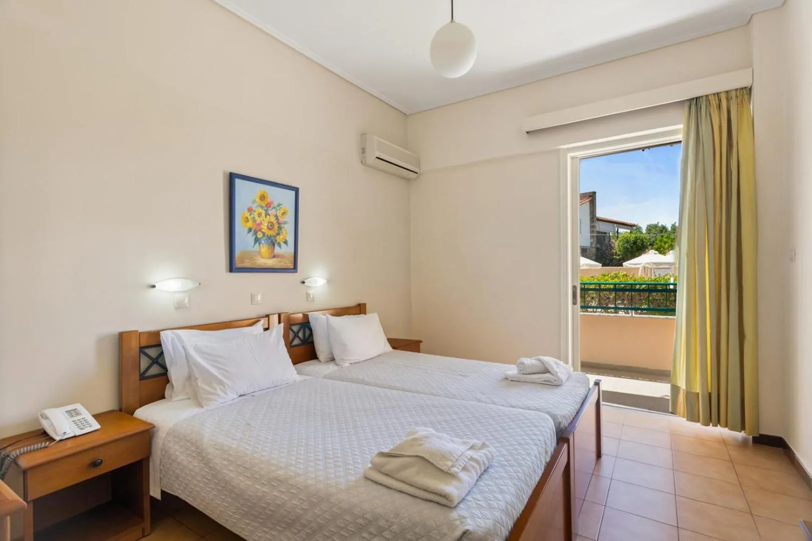 Photo of the whole room, Bed in Lefktron Hotel