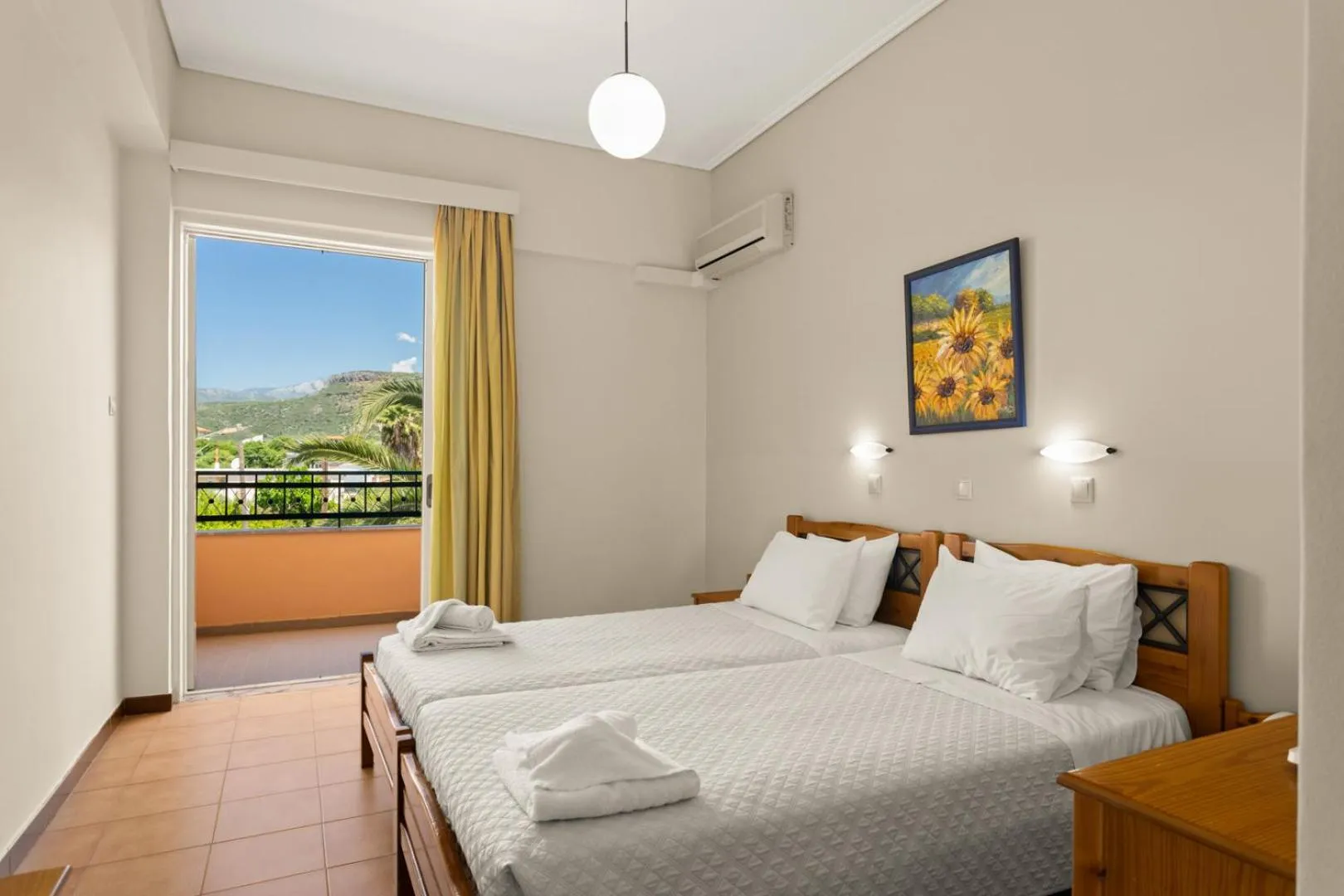 Photo of the whole room, Bed in Lefktron Hotel