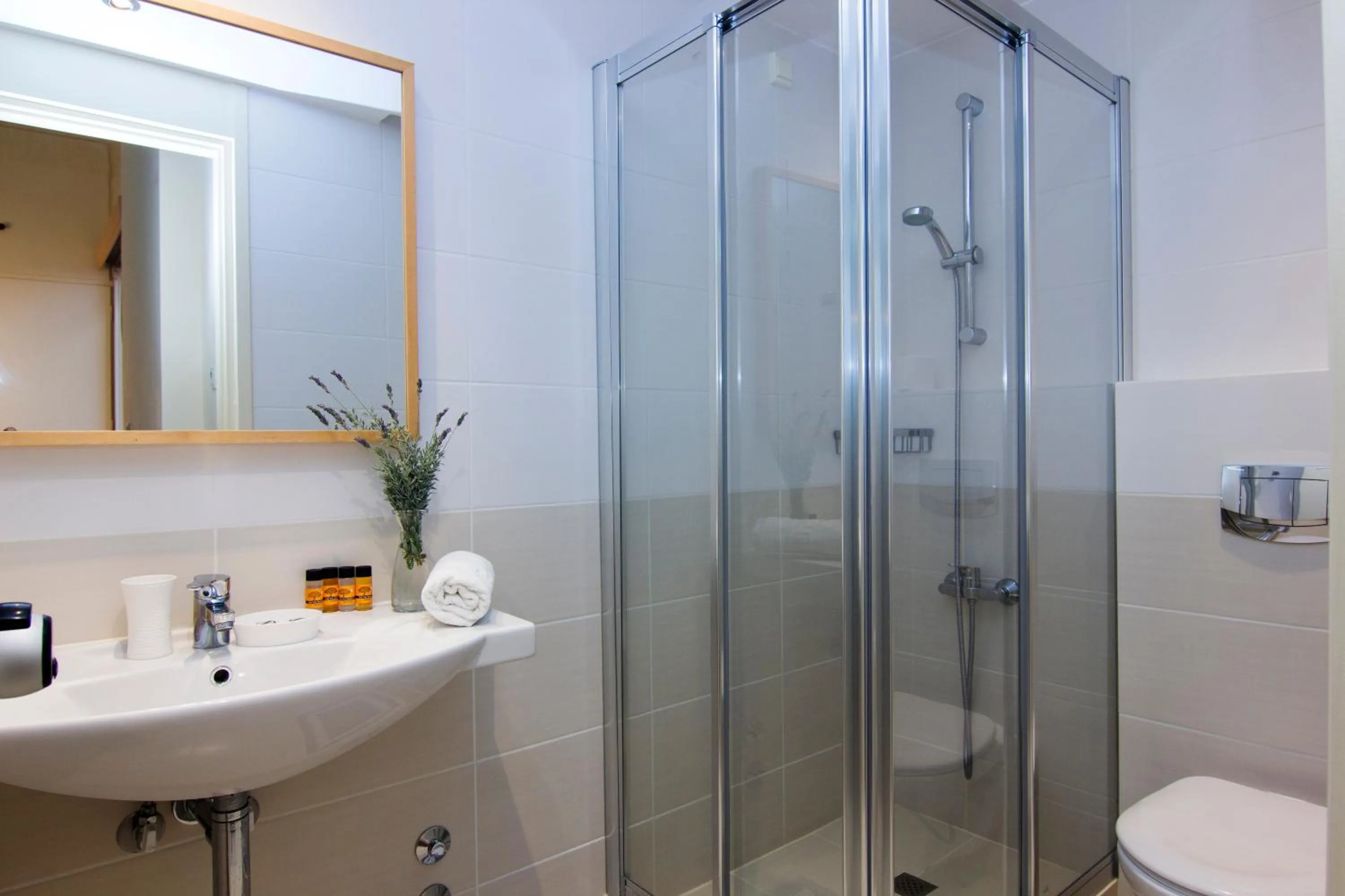 Bathroom in Lefktron Hotel