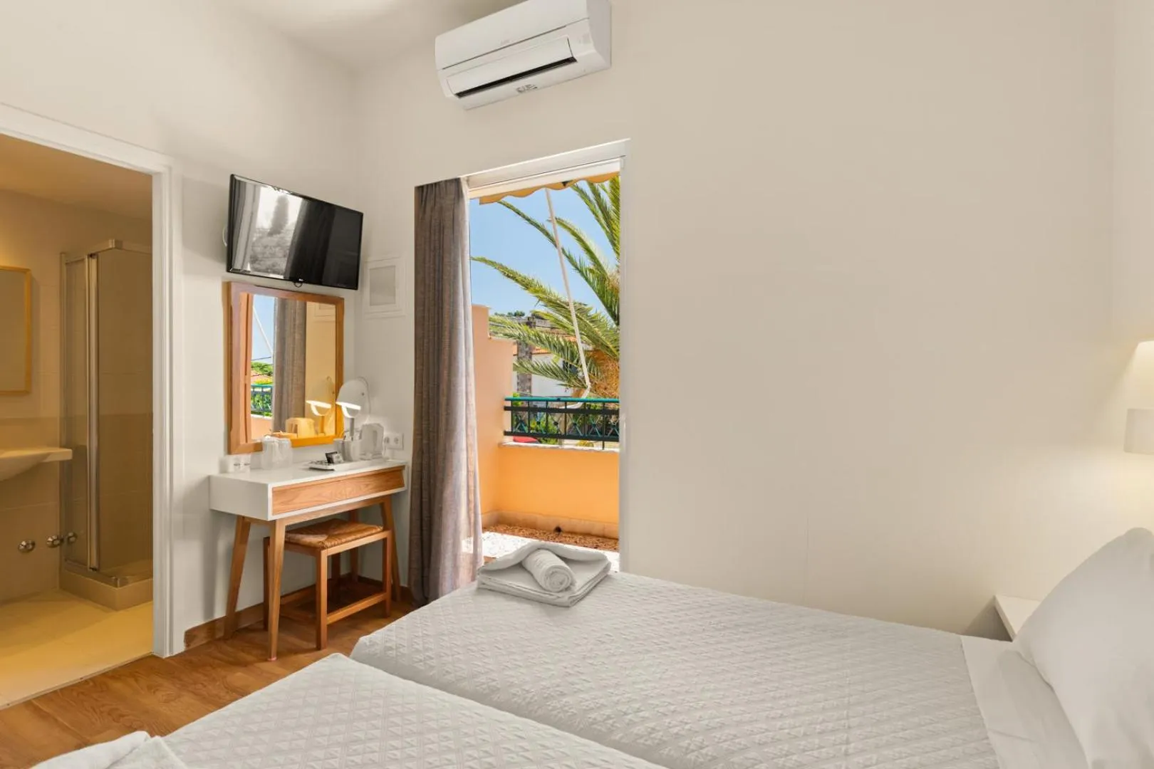 Photo of the whole room, Bed in Lefktron Hotel