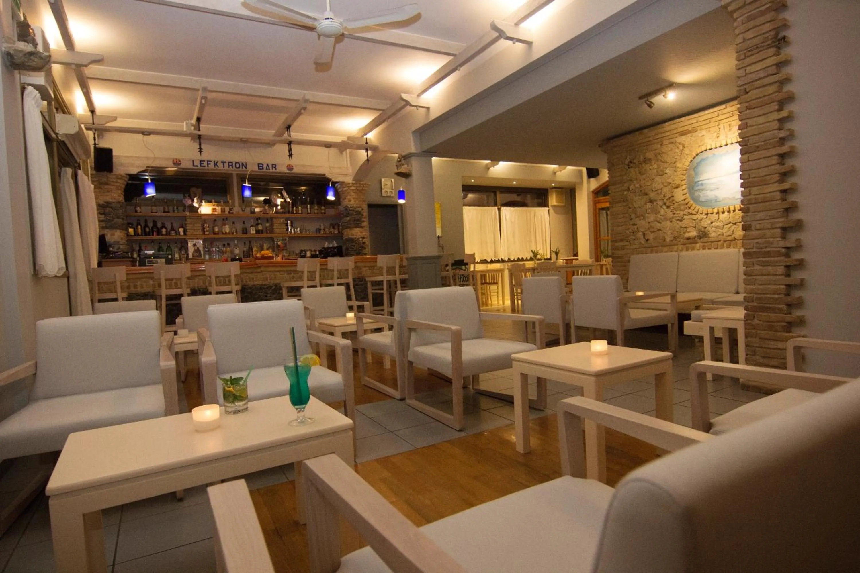 Communal lounge/ TV room in Lefktron Hotel