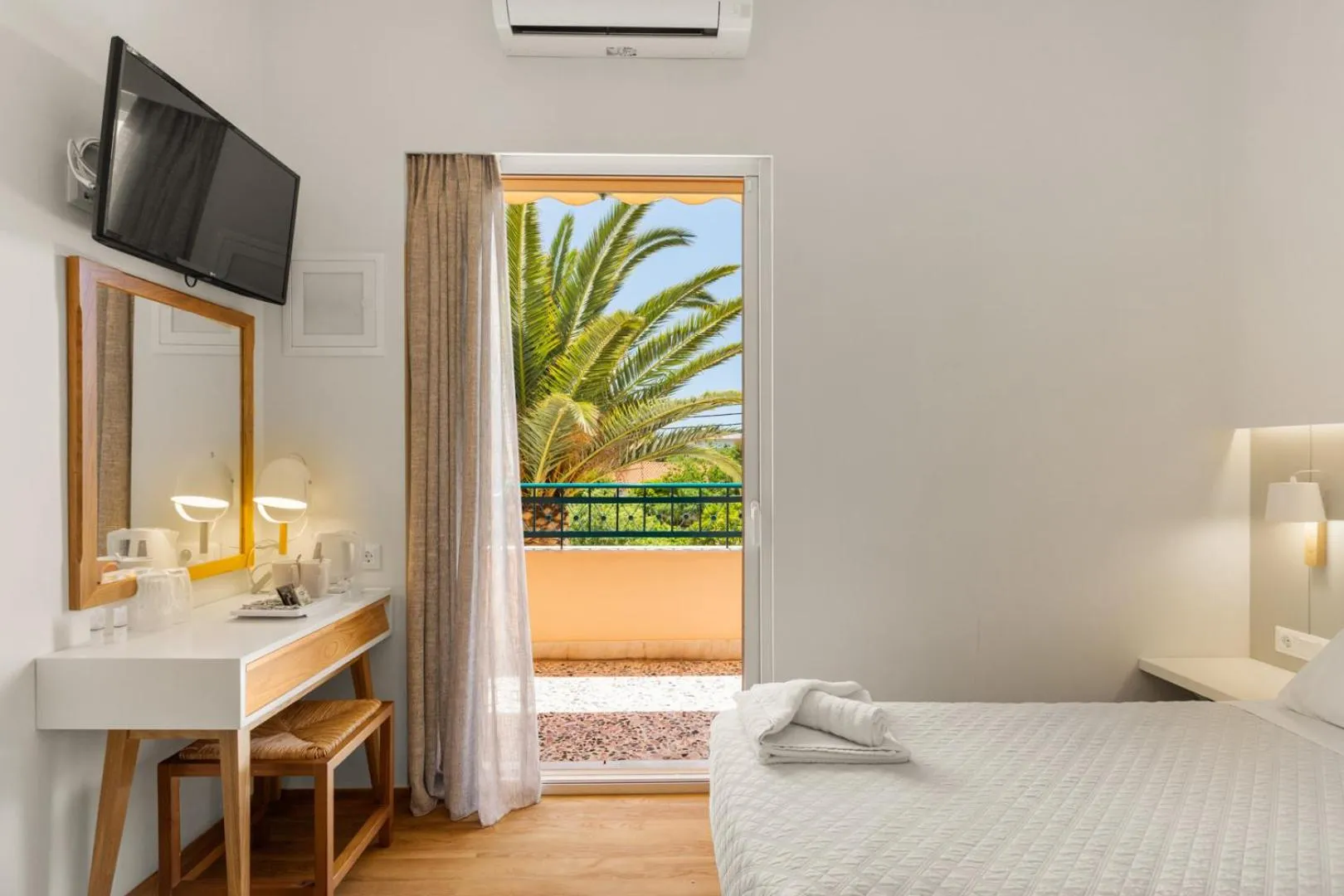 Photo of the whole room, Bed in Lefktron Hotel