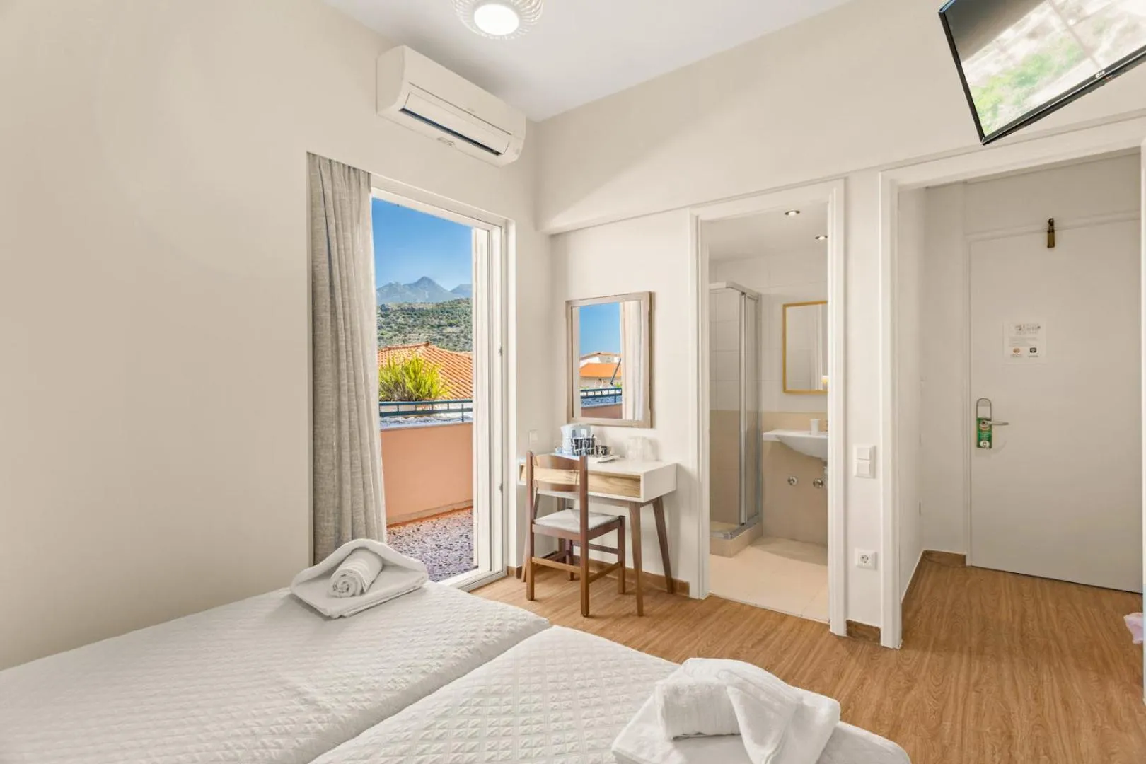 Photo of the whole room, Bed in Lefktron Hotel