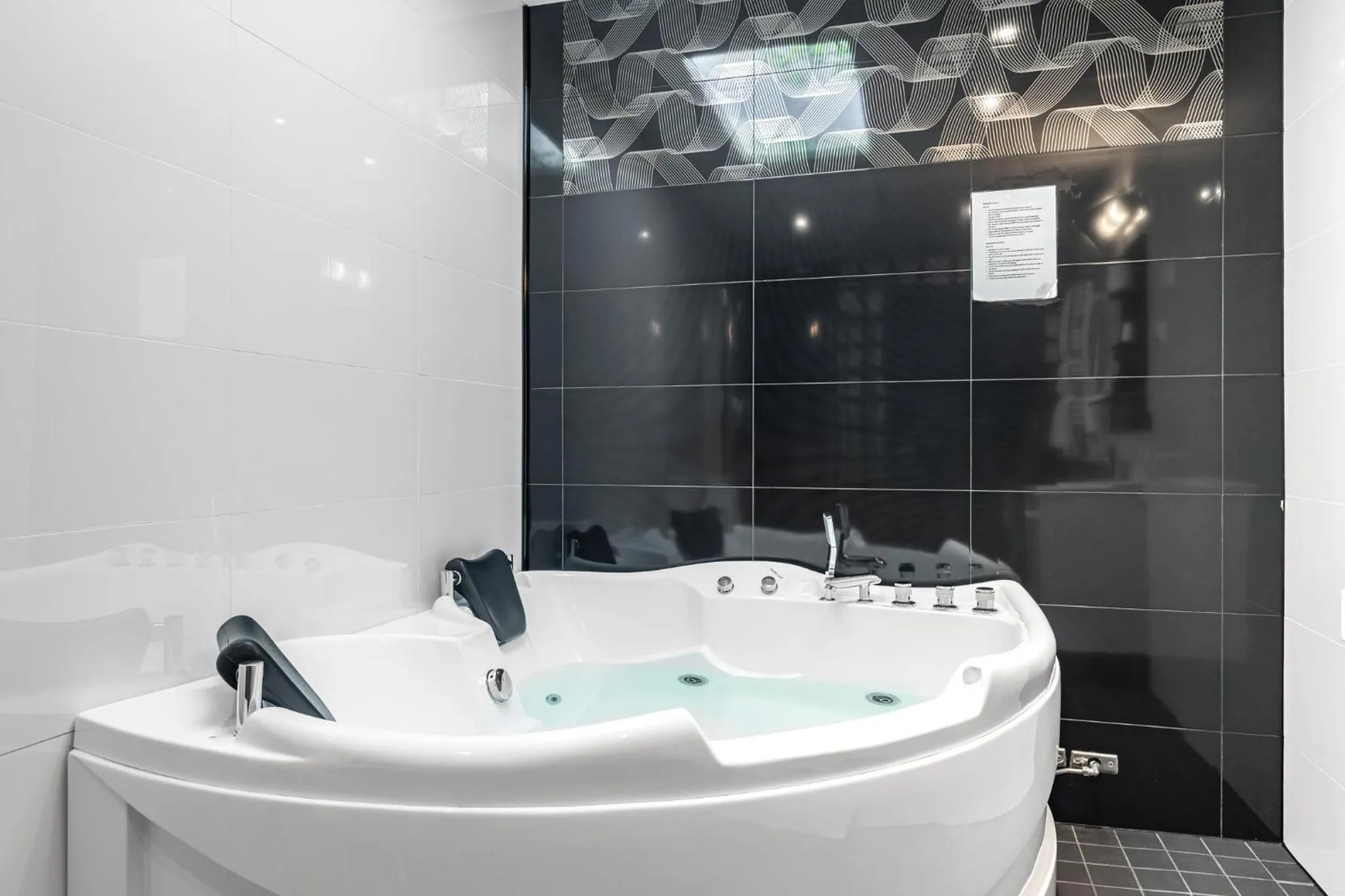 Hot Tub in Stockholm Inn Hotel