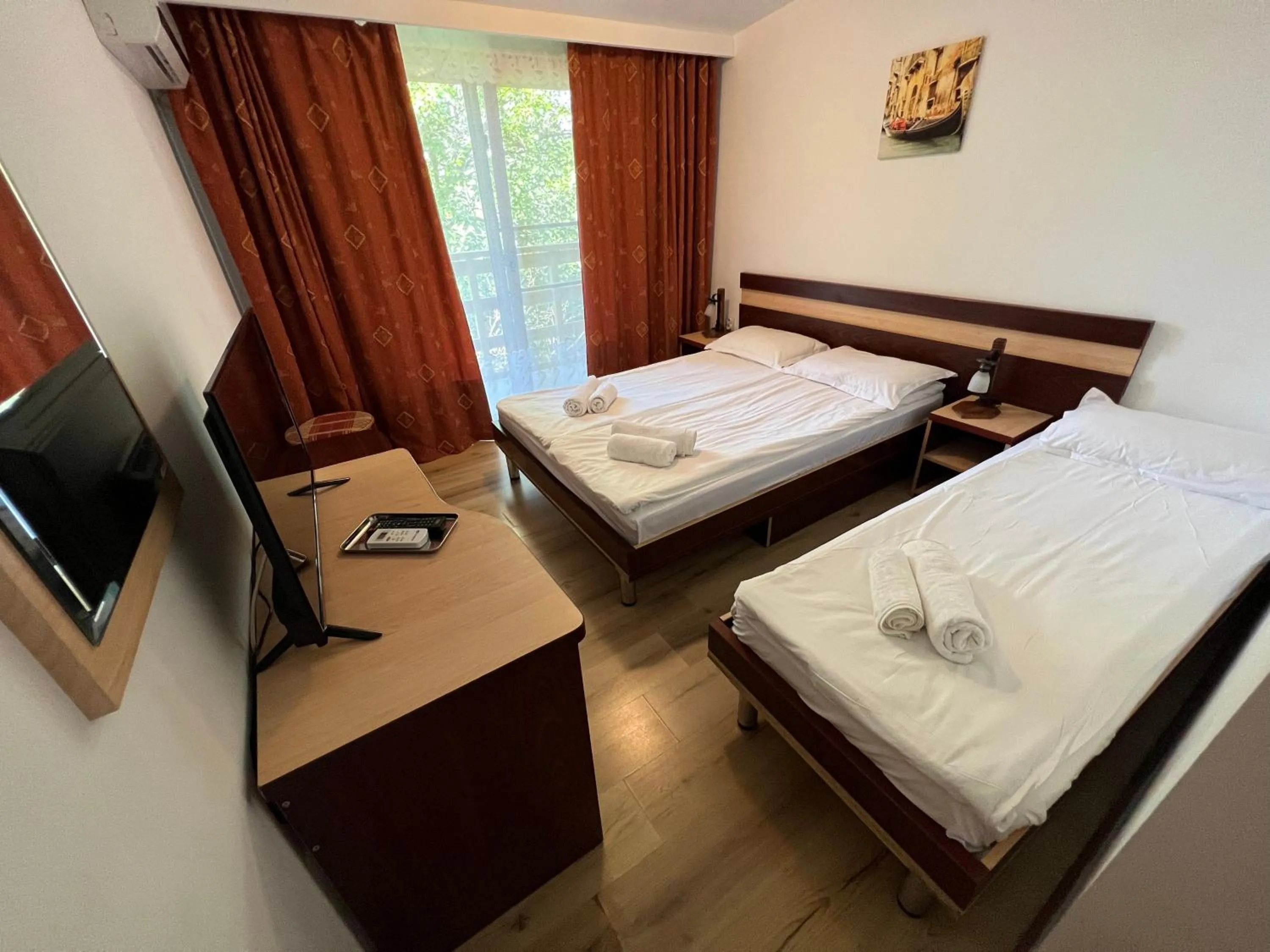 Photo of the whole room, Bed in Claudia