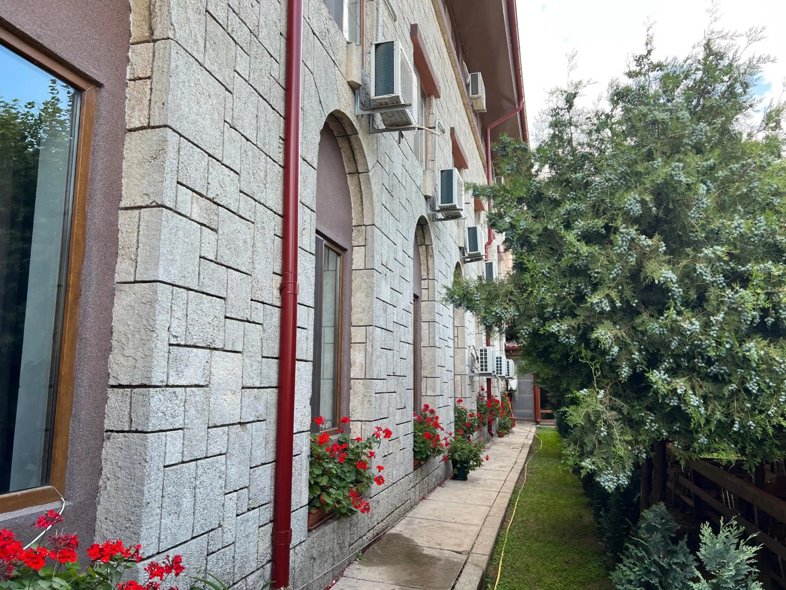 Property building in Claudia