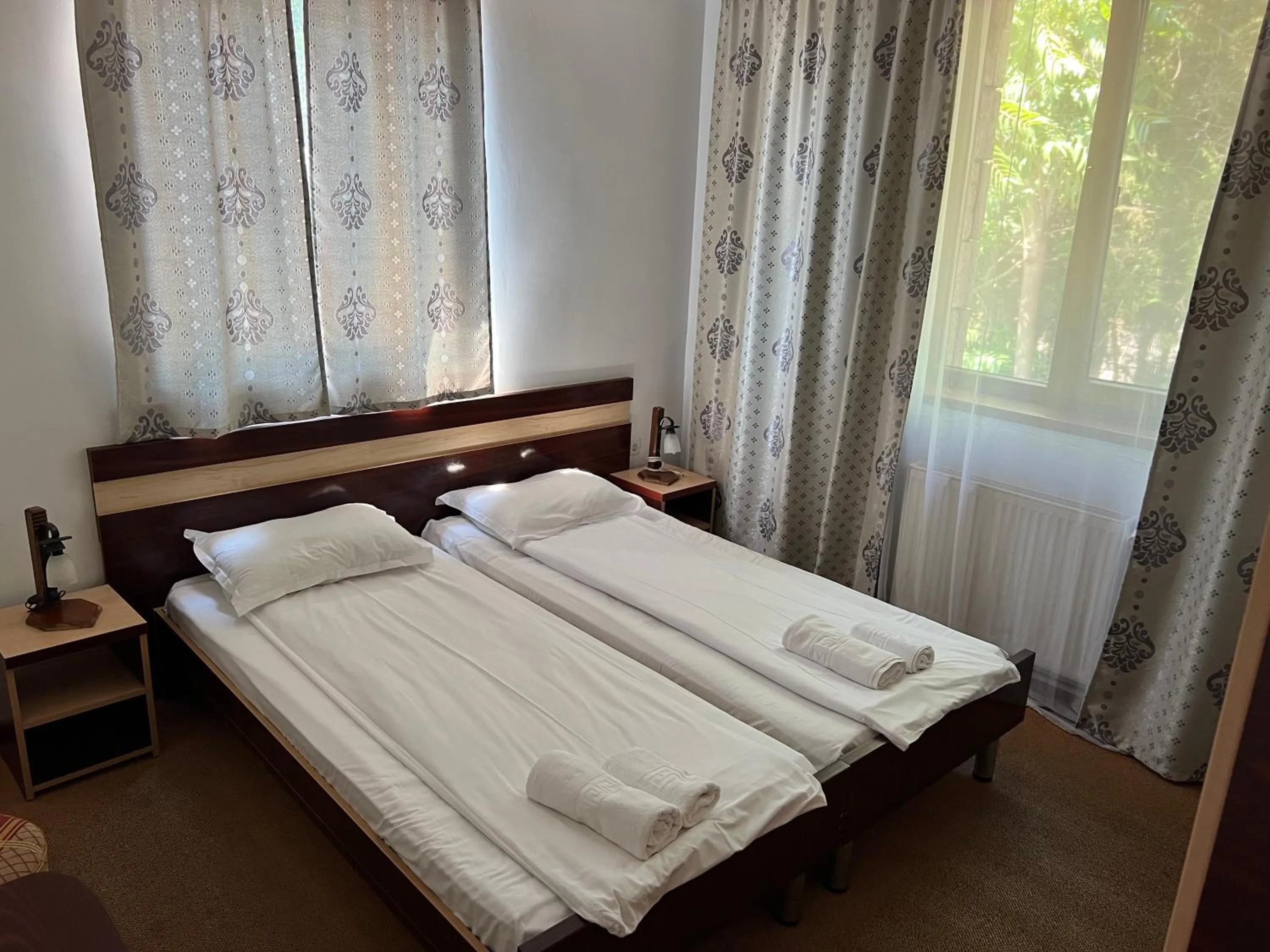 Bedroom, Bed in Claudia