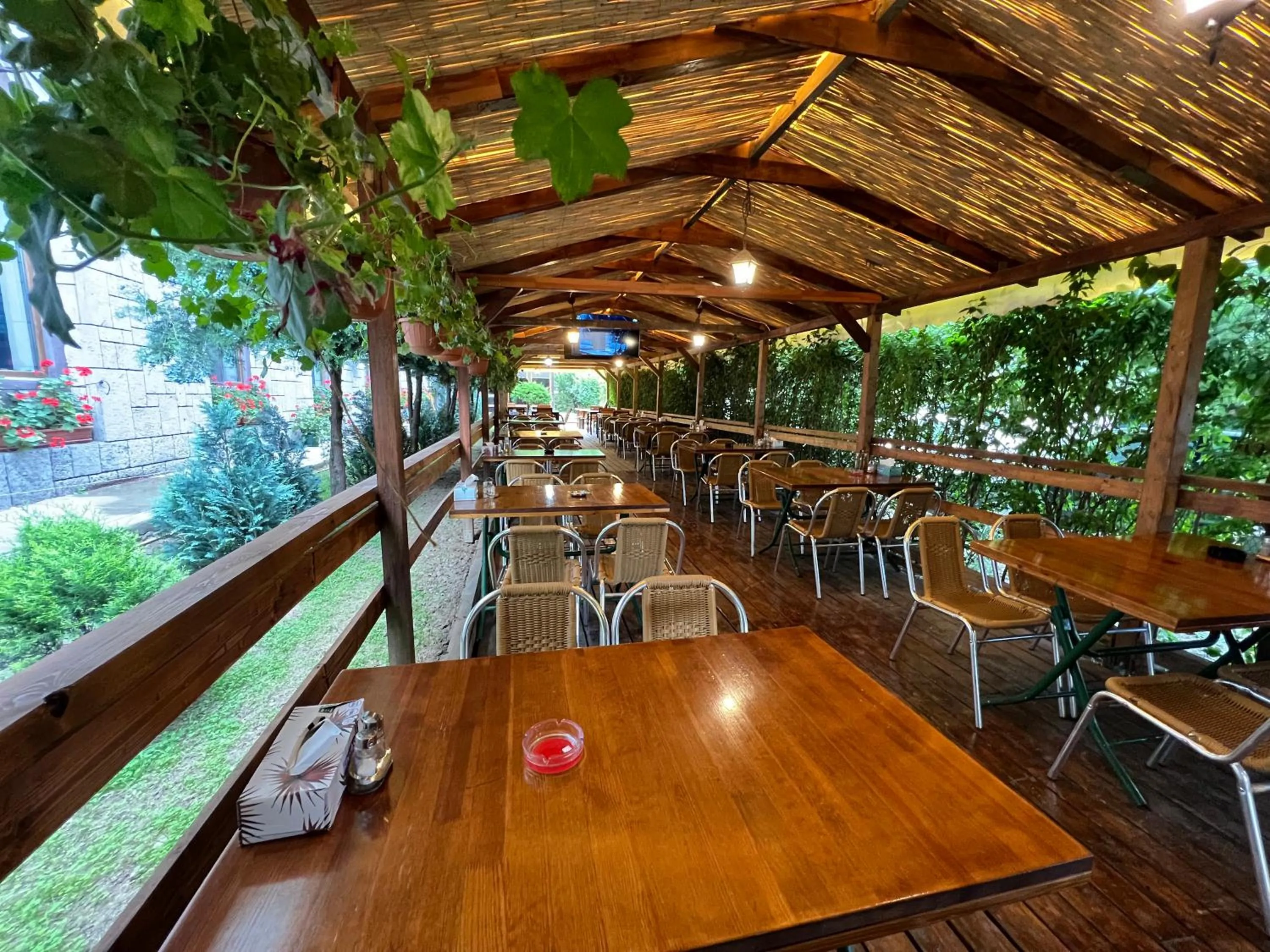 Restaurant/places to eat in Claudia