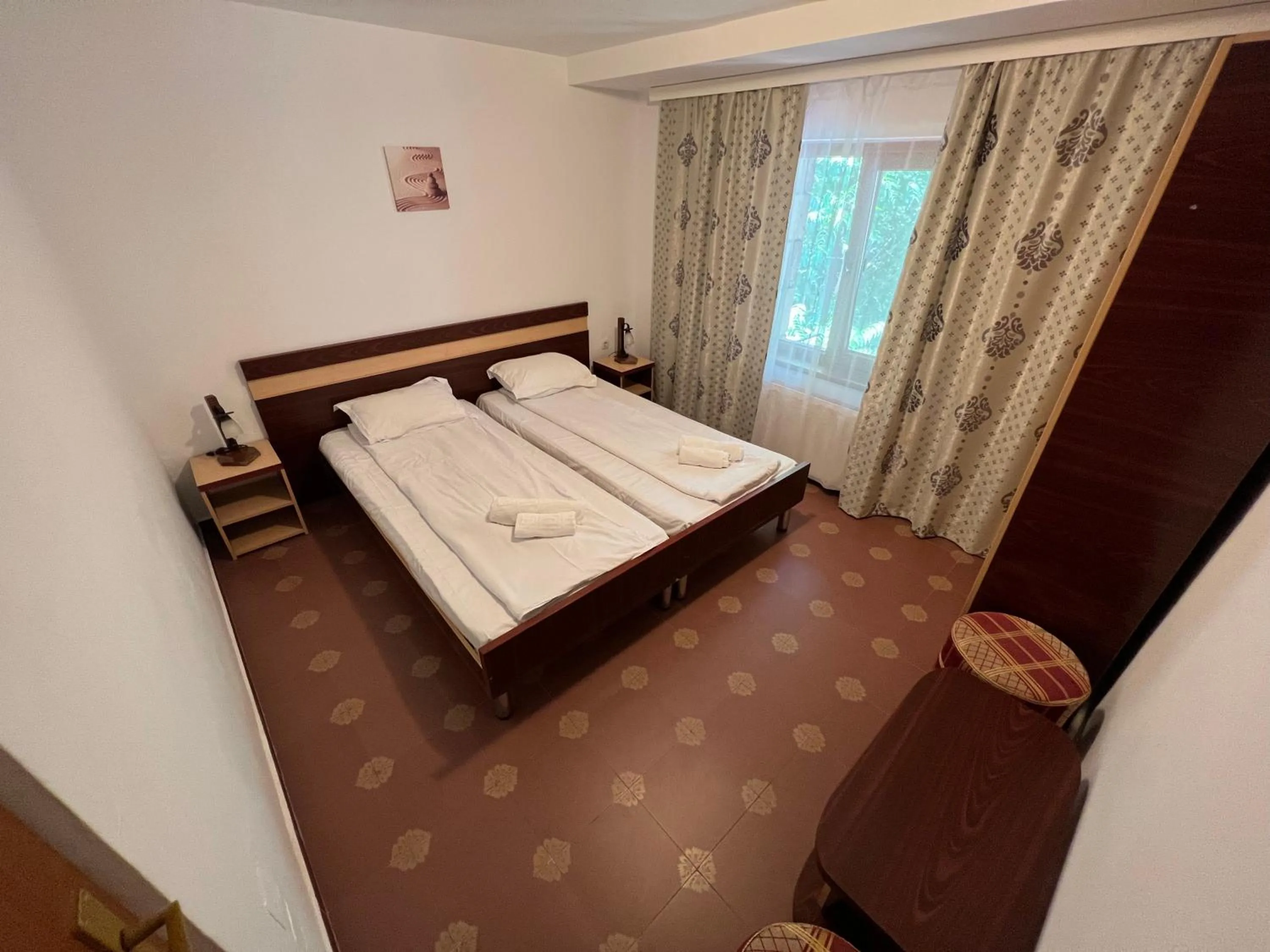 Photo of the whole room, Bed in Claudia