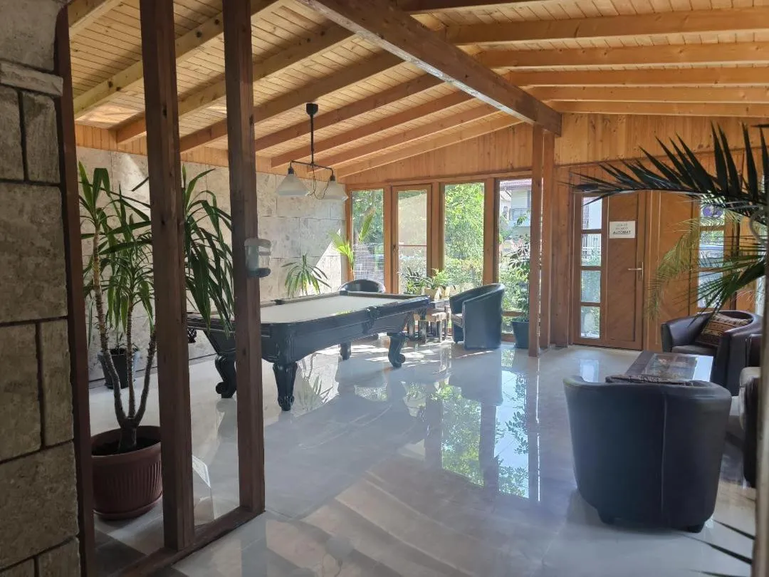 Seating area in Claudia