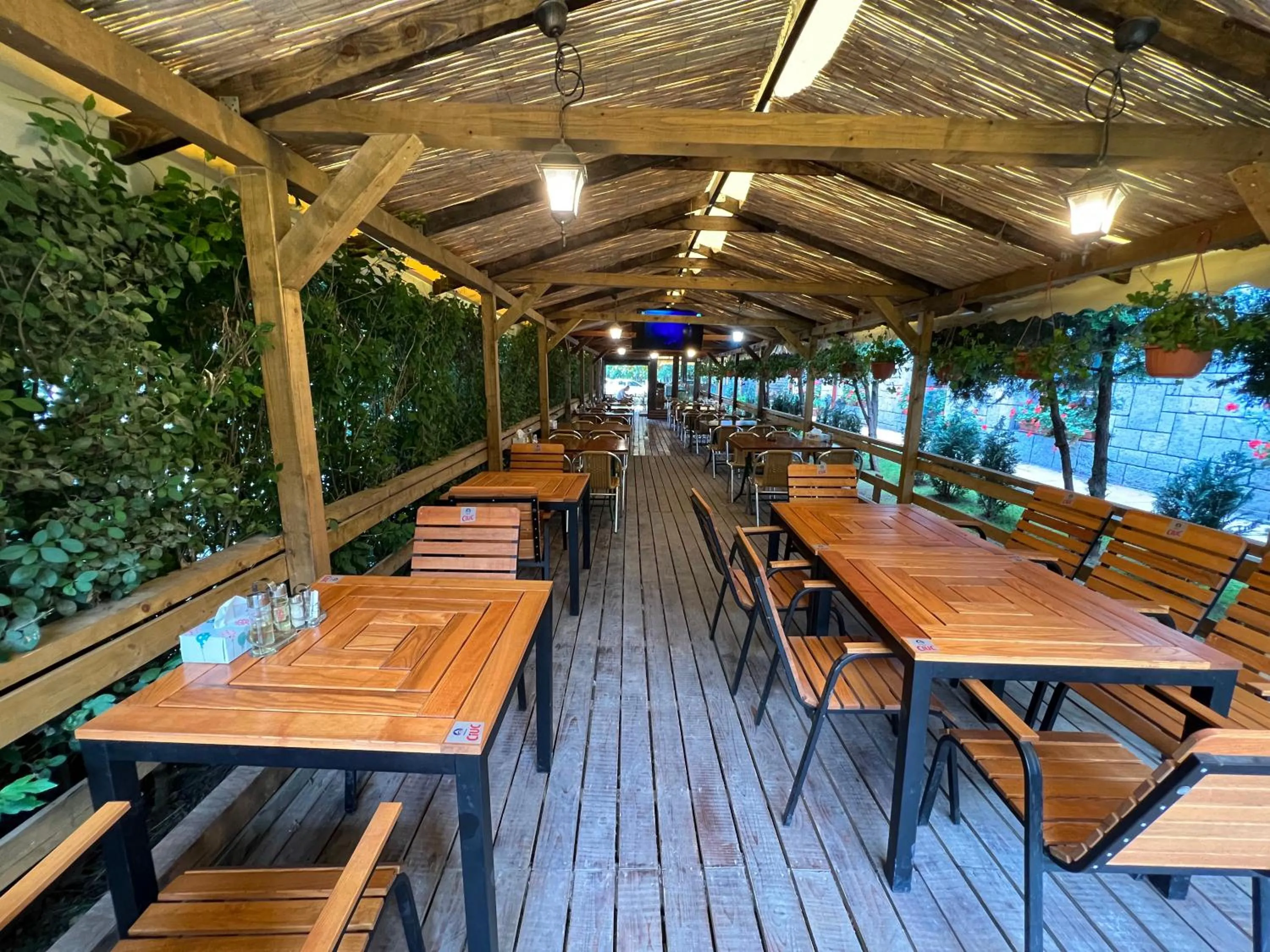 Restaurant/places to eat in Claudia